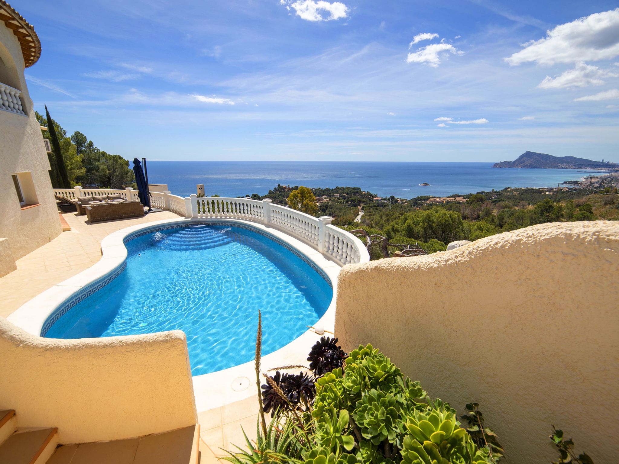 Villa Olla Altea: Magnificent 5-Bedroom Mediterranean Villa with Private Pool and Stunning Sea Views