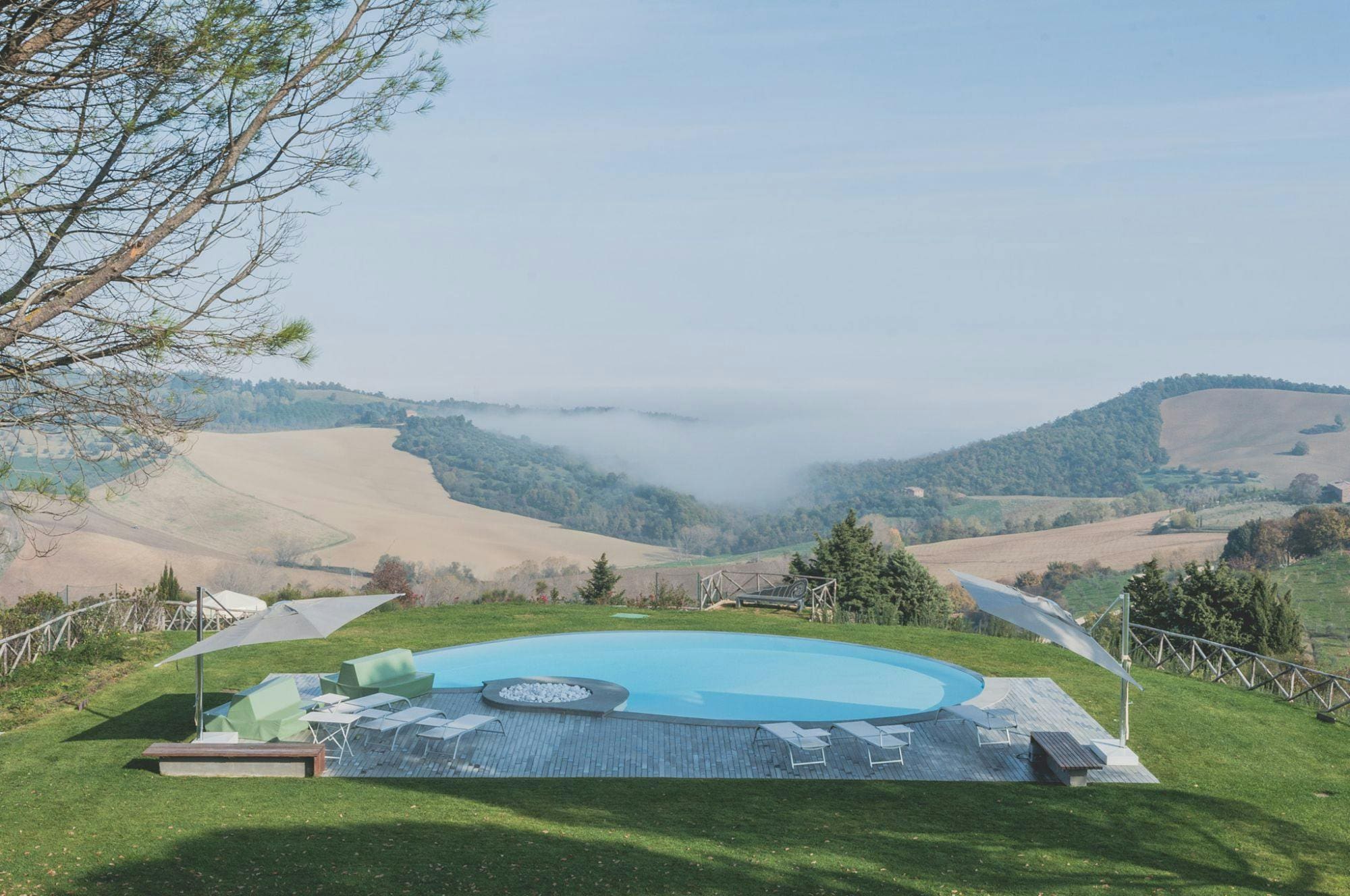 Villa Olmo Todi: Luxury 5-Bedroom Villa with Pool and Tennis Court, Todi