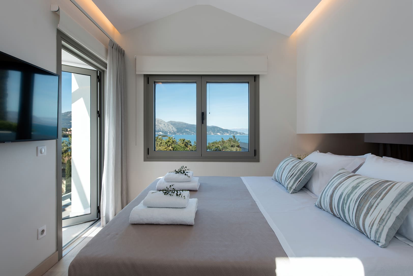 Villa Pagkrati Corfu: Luxury 4-Bedroom Apartment with Sea View and Pool, Corfu