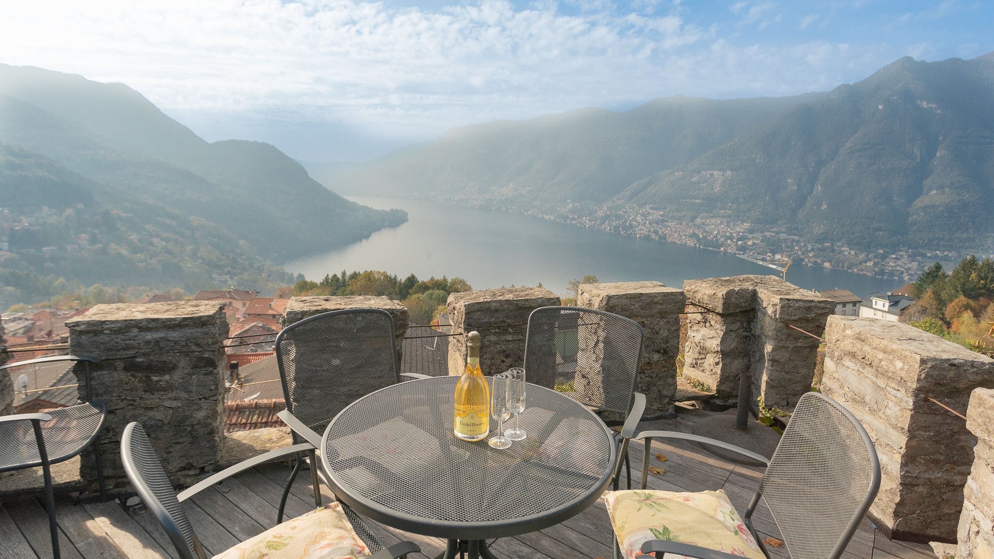 Villa Palanzo Carate: Luxury 4-Bedroom Apartment with Lake Views and Pool, Carate