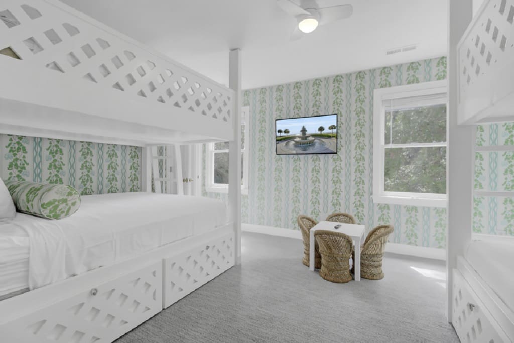 Villa Palmetto Charleston Charleston 2: Luxury 4-Bedroom Villa with Pool and Resort Amenities, Charleston