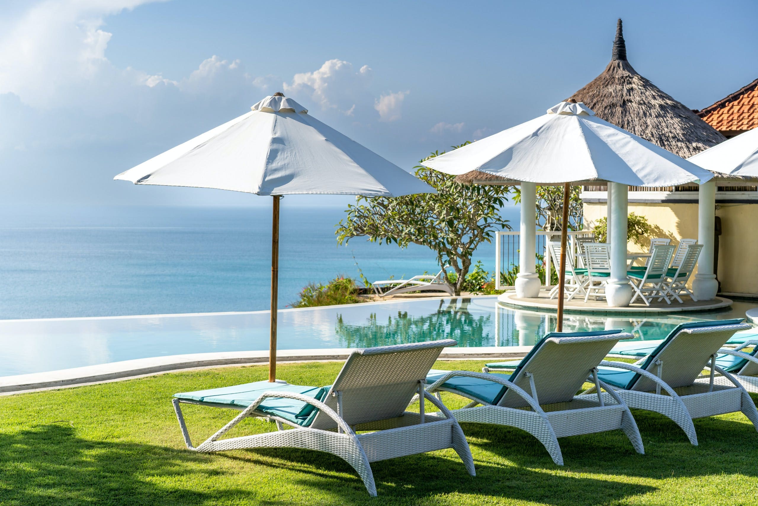 Villa Pantai Bingin: 6-Bedroom Beachfront Apartment with Ocean Views and Pool, Bingin Beach Bali