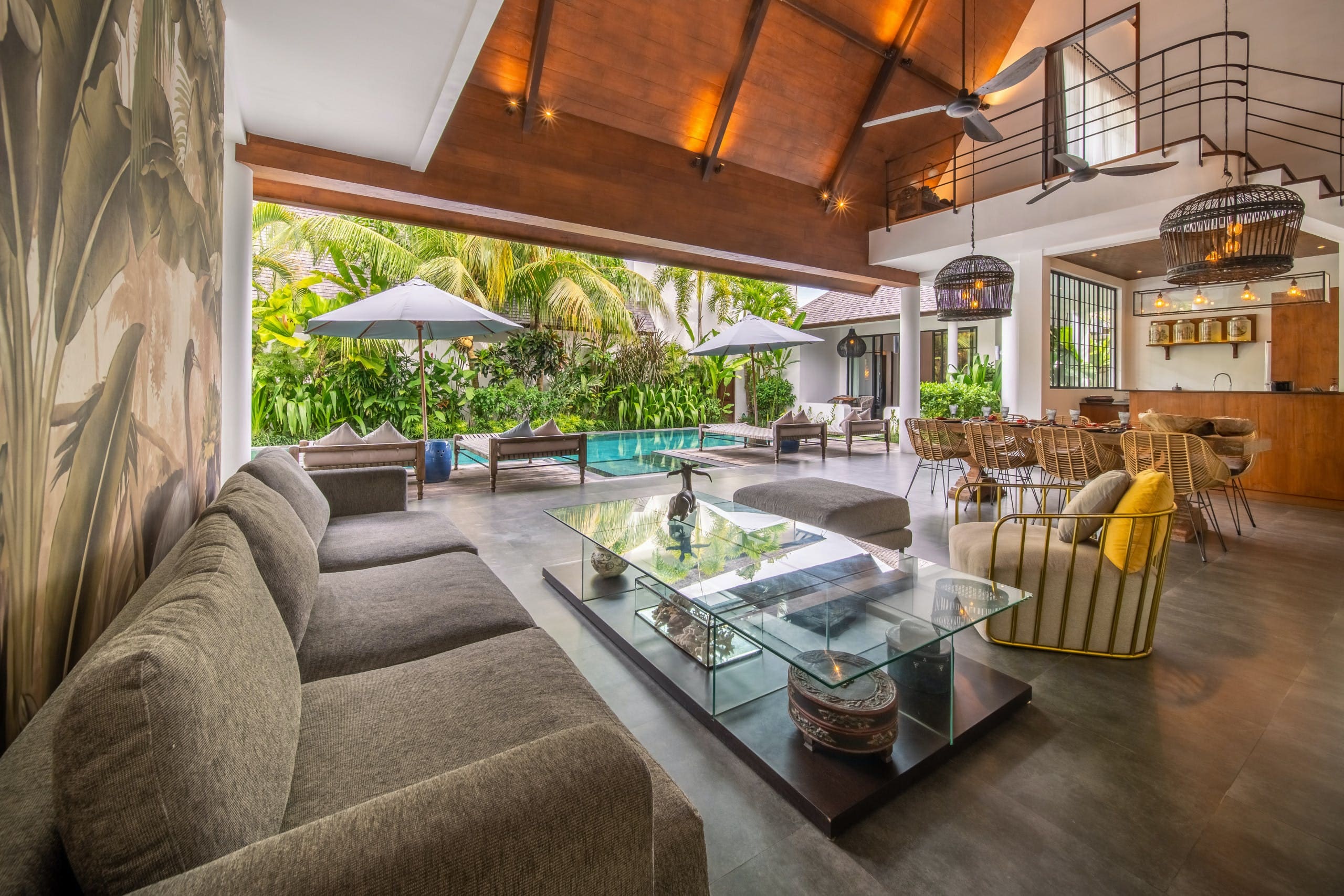 Villa Pantai Pererenan Bali: Luxury 4-Bedroom Villa with Stunning Sea Views, Bali