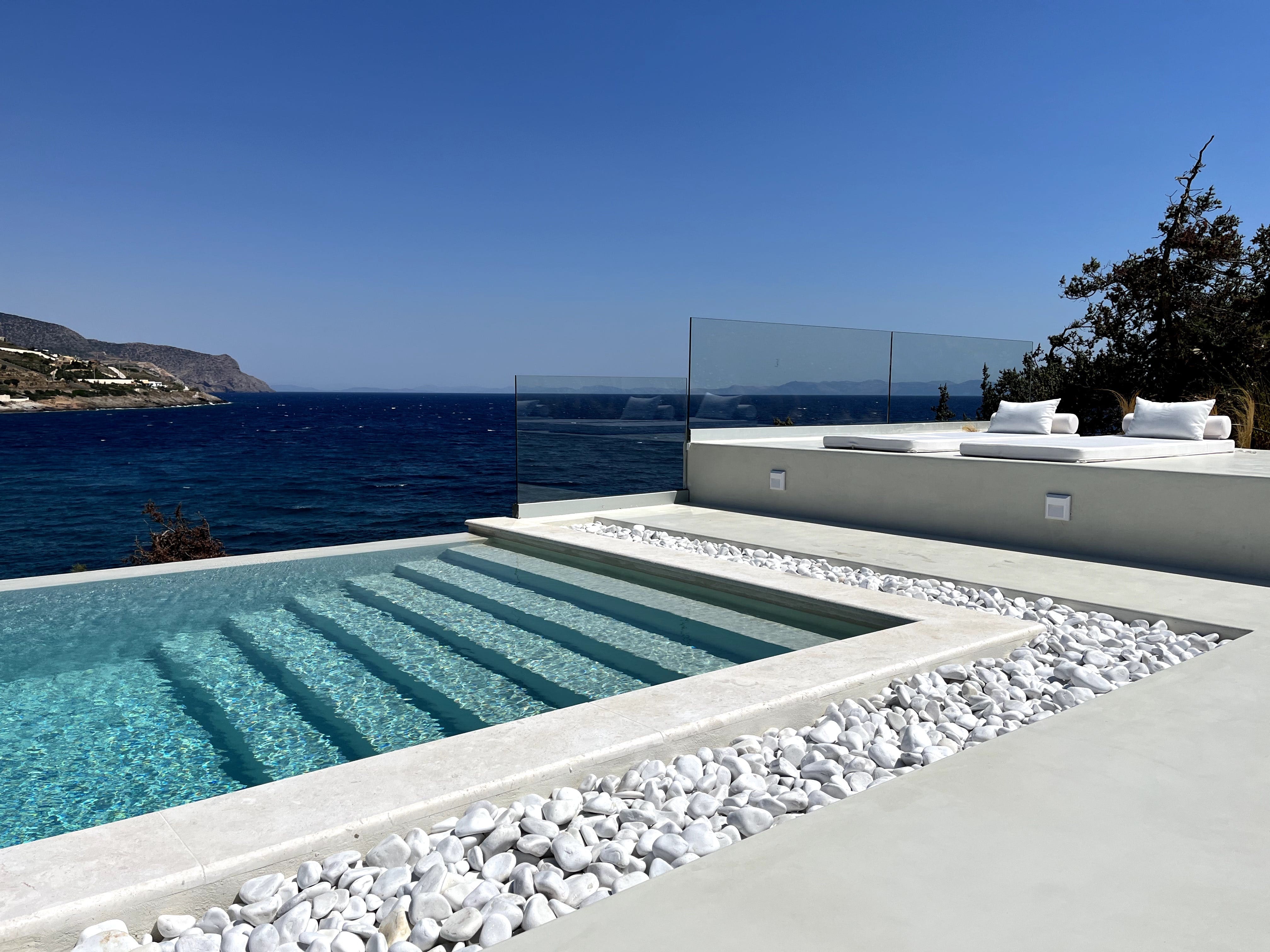 Villa Pefka East Attica: 4-Bedroom Luxury Apartment with Infinity Pool, East Attica