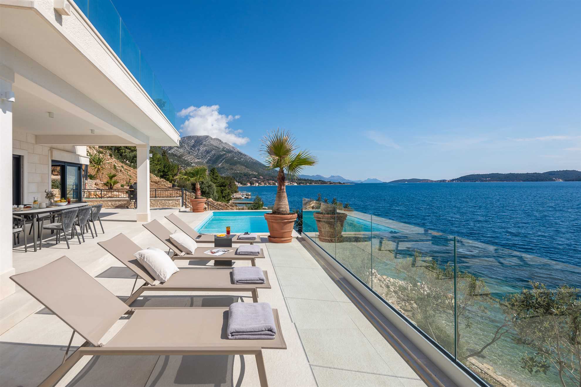 Villa Pelješac Dubrovnik: Luxury 5-Bedroom Villa with Infinity Pool and Sea Views, Dubrovnik-Neretva County
