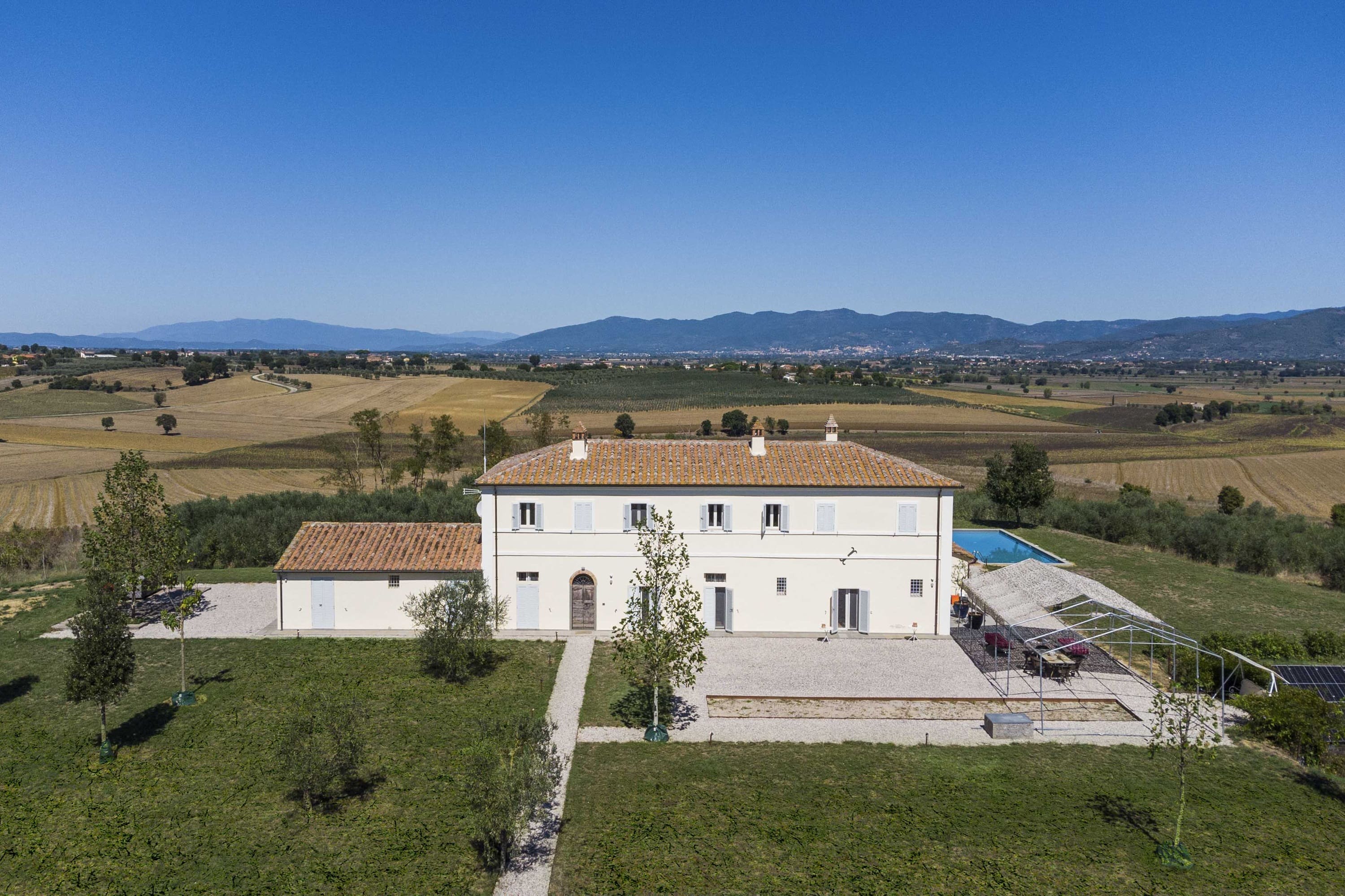 Villa Pienza Montepulciano: Luxury 8-Bedroom Villa with Pool and Countryside Views, Montepulciano