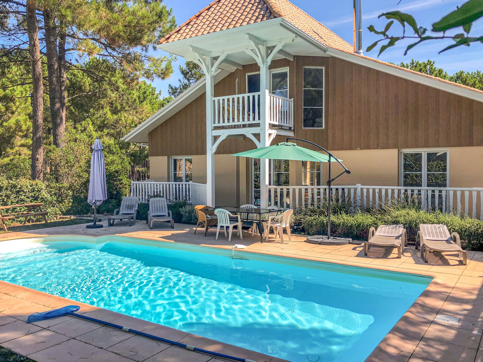 Villa Pignada Lacanau: Stunning 4-Bedroom Villa with Private Pool Near Golf Course in Lacanau France