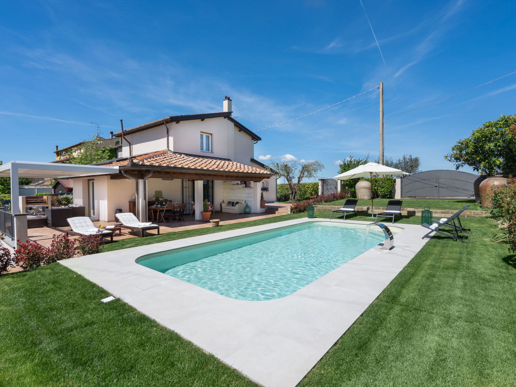 Villa Pillo Gambassi: Elegant 3-Bedroom Tuscan Farmhouse with Private Pool between Florence and Siena