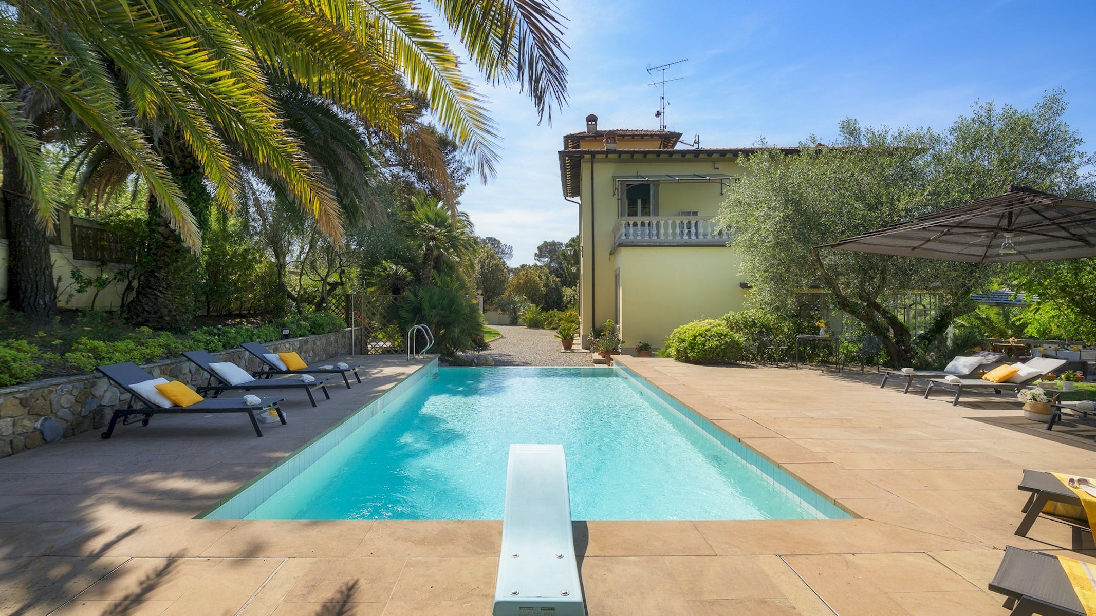 Villa Pineta Livorno: Luxury 4-Bedroom Villa with Sea View and Pool, Livorno