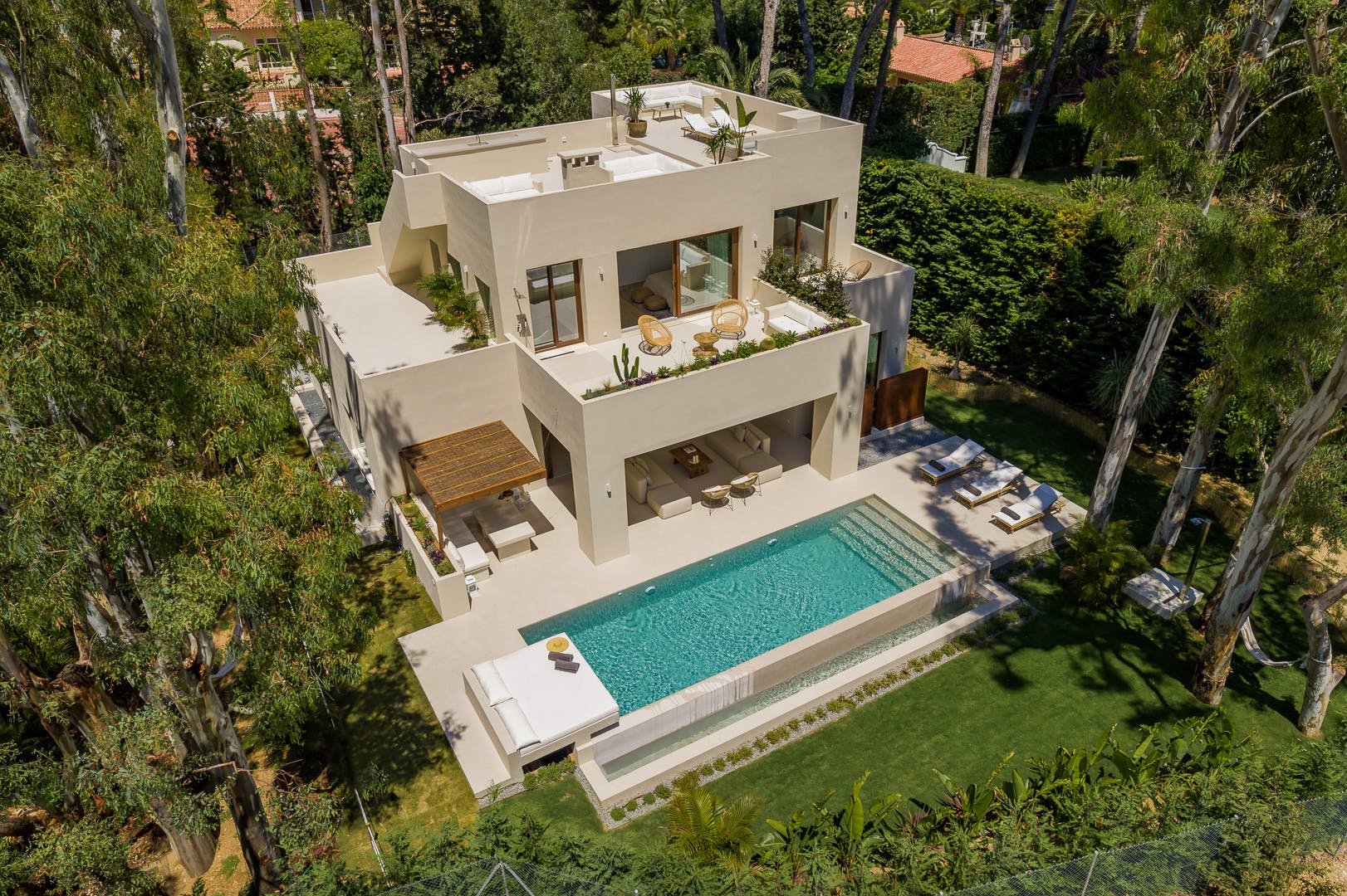Villa Pino Marbella: Luxury 5-Bedroom Villa with Seaview and Pool, Marbella