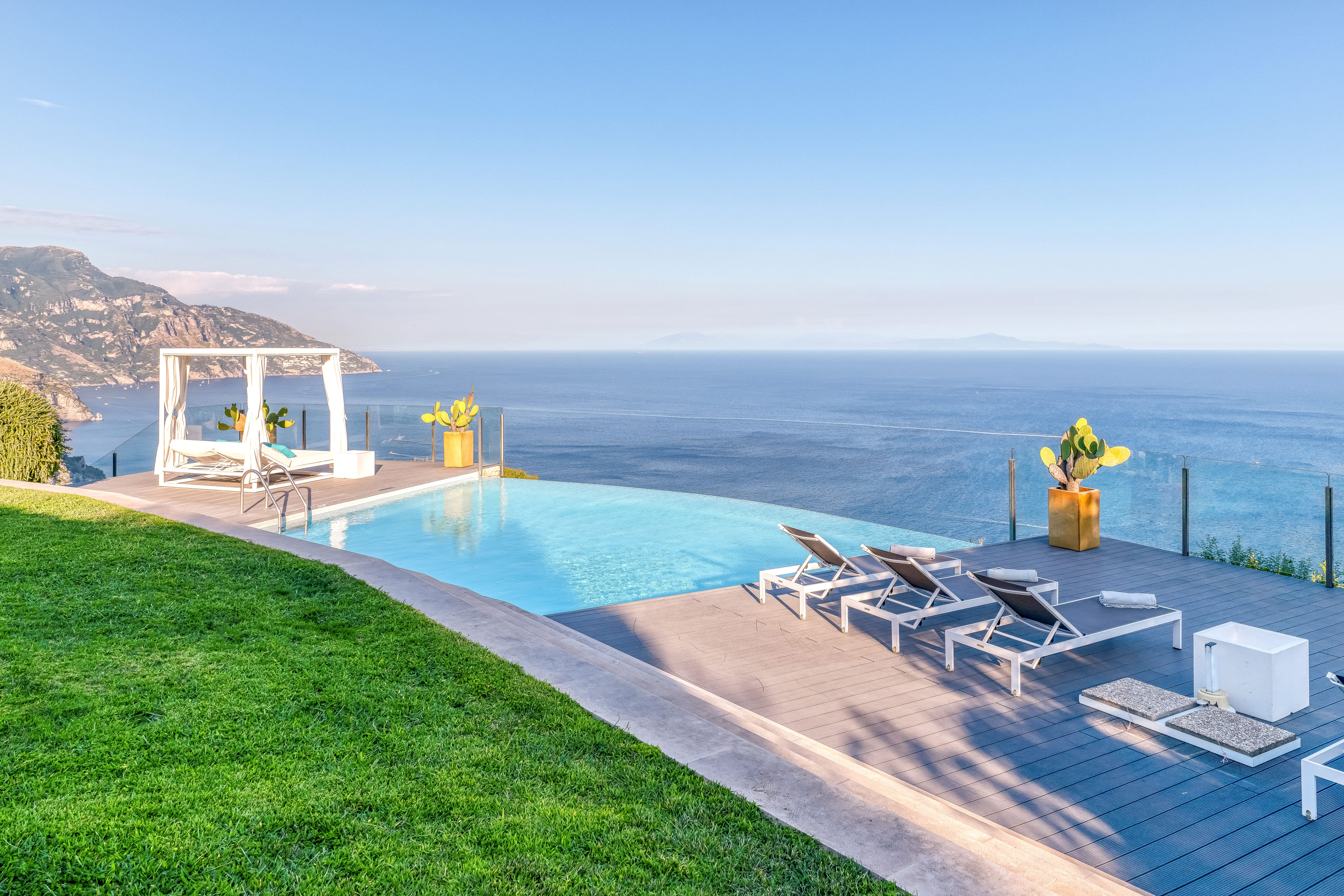 Villa Pino Sorrento: Luxury 4-Bedroom Villa with Infinity Pool and Sea Views, Sorrento