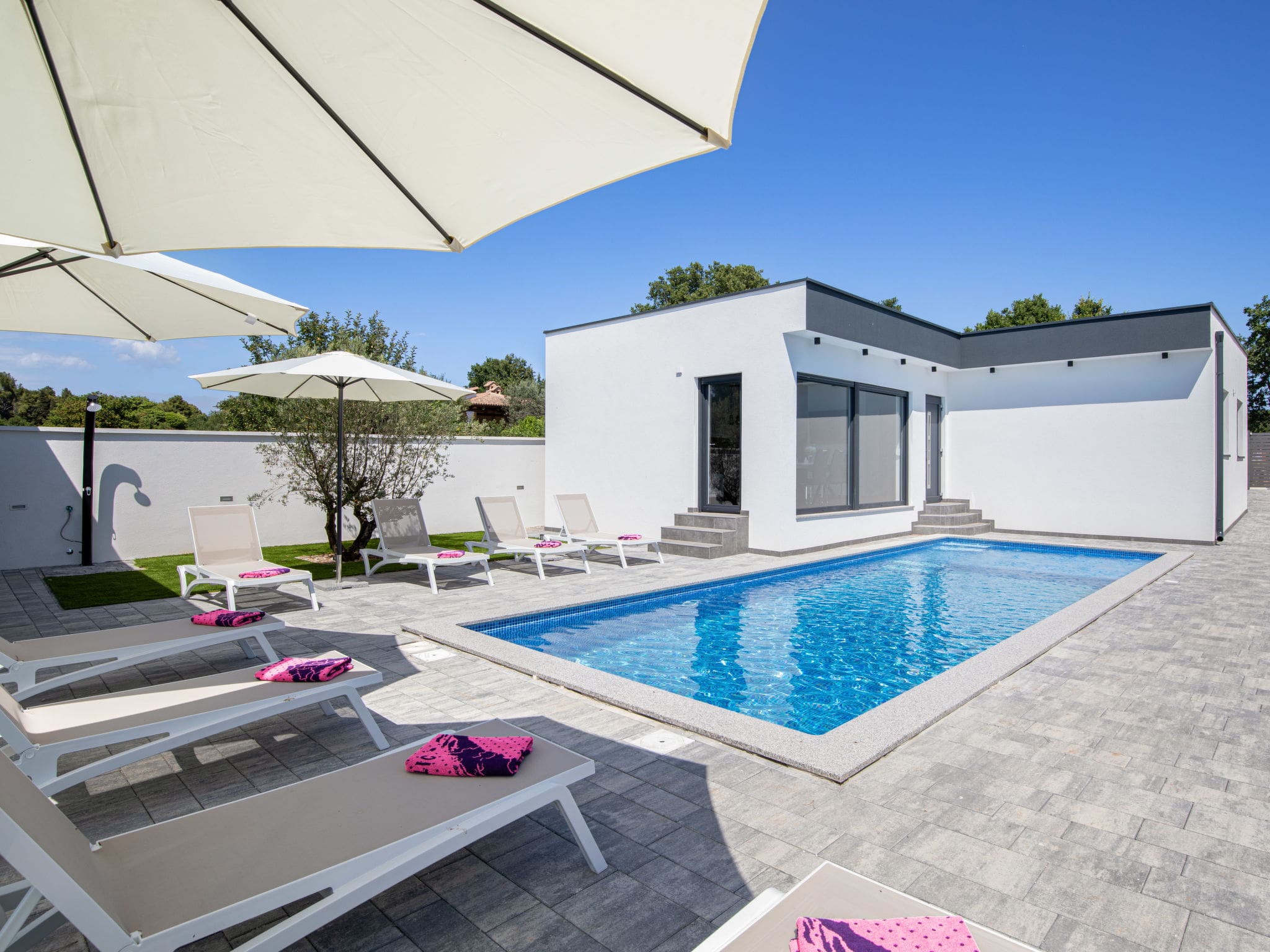 Villa Pješčana Medulin: Modern 4-Bedroom Holiday Villa with Heated Private Pool and Garden in Istria Croatia