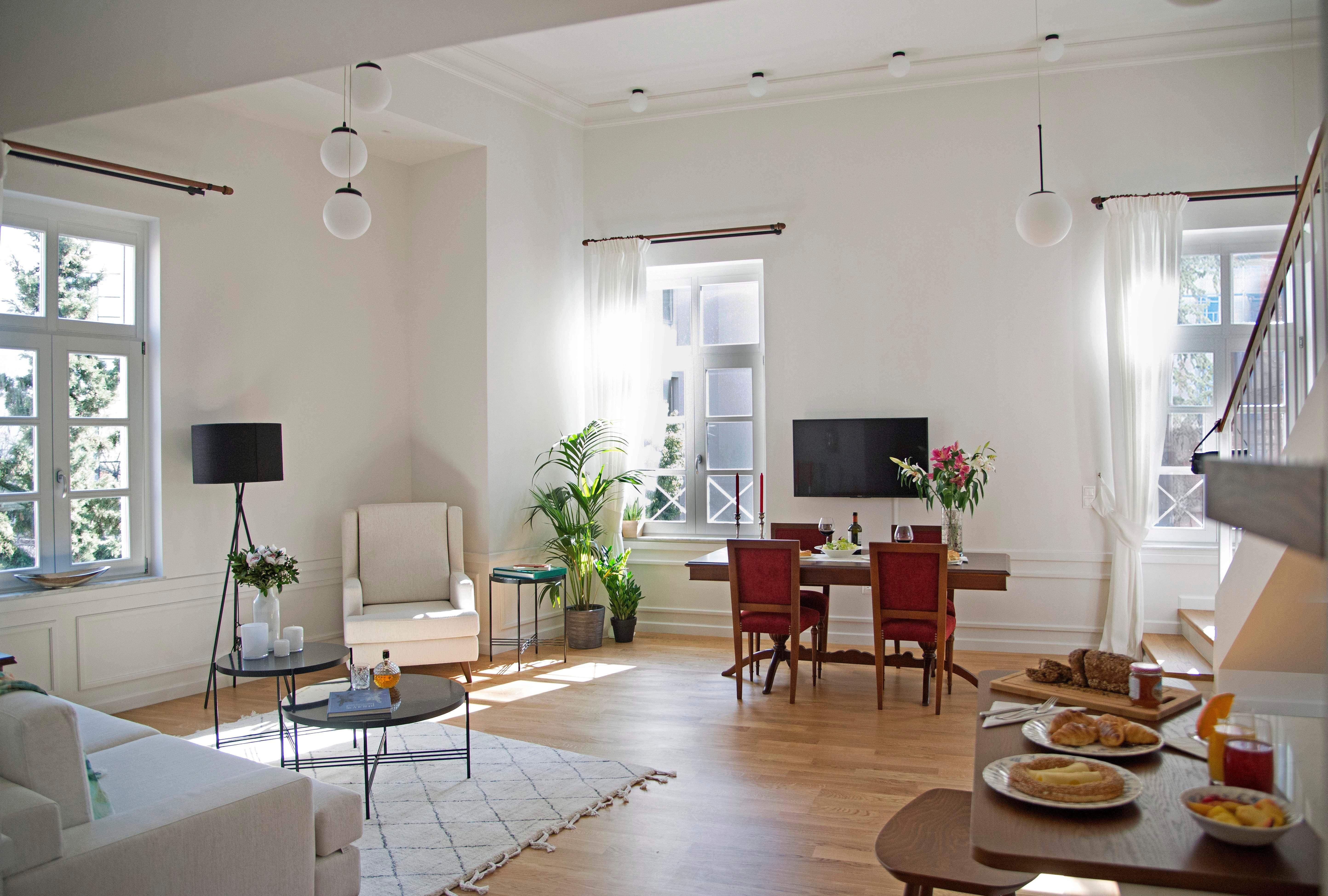 Villa Plaka Athens: Elegant 3-Bedroom Apartment for Families, Athens