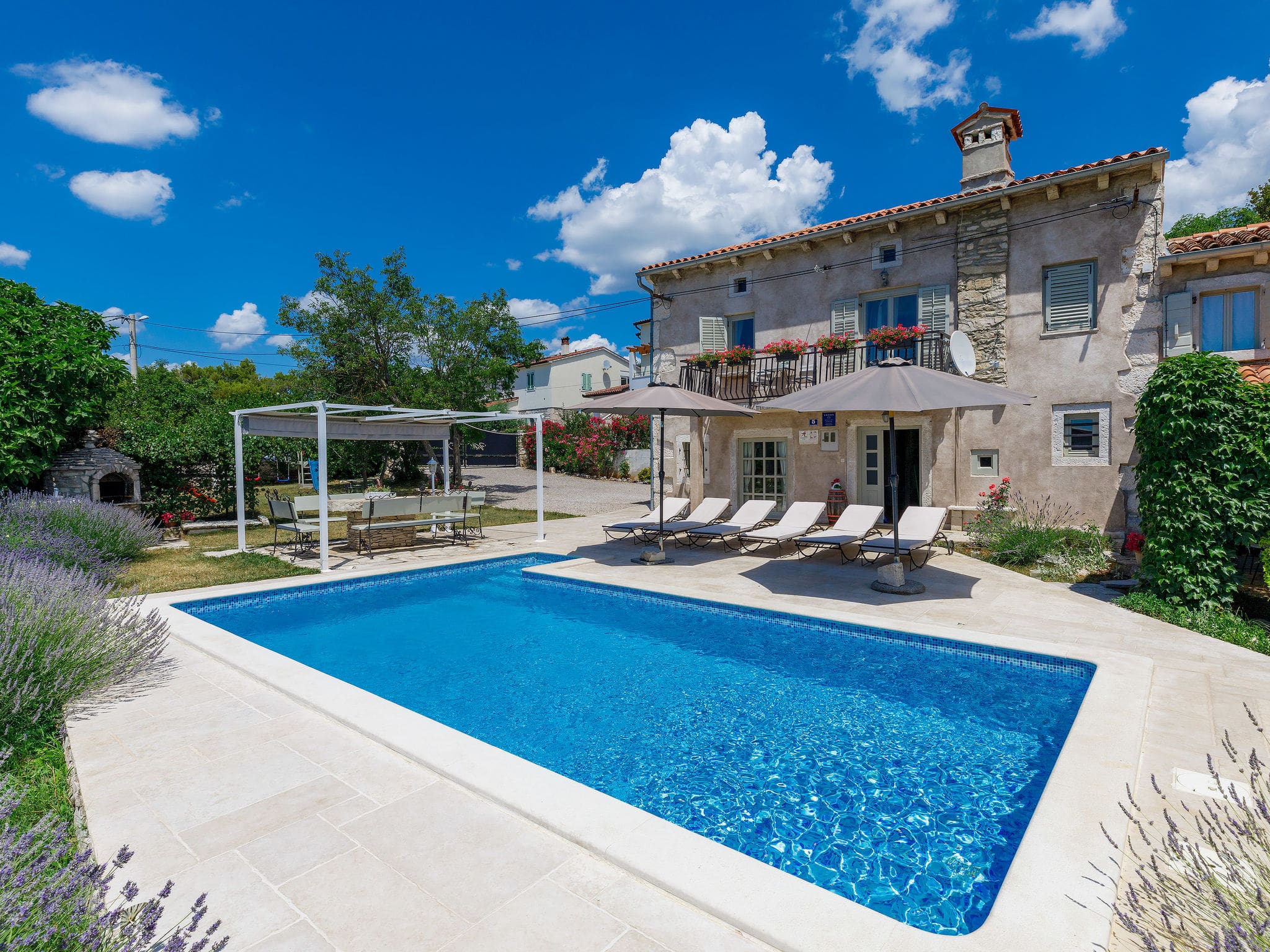 Villa Plavac Trget: Historic 4-Bedroom Croatian Villa with Private Pool and Sea Views near Split