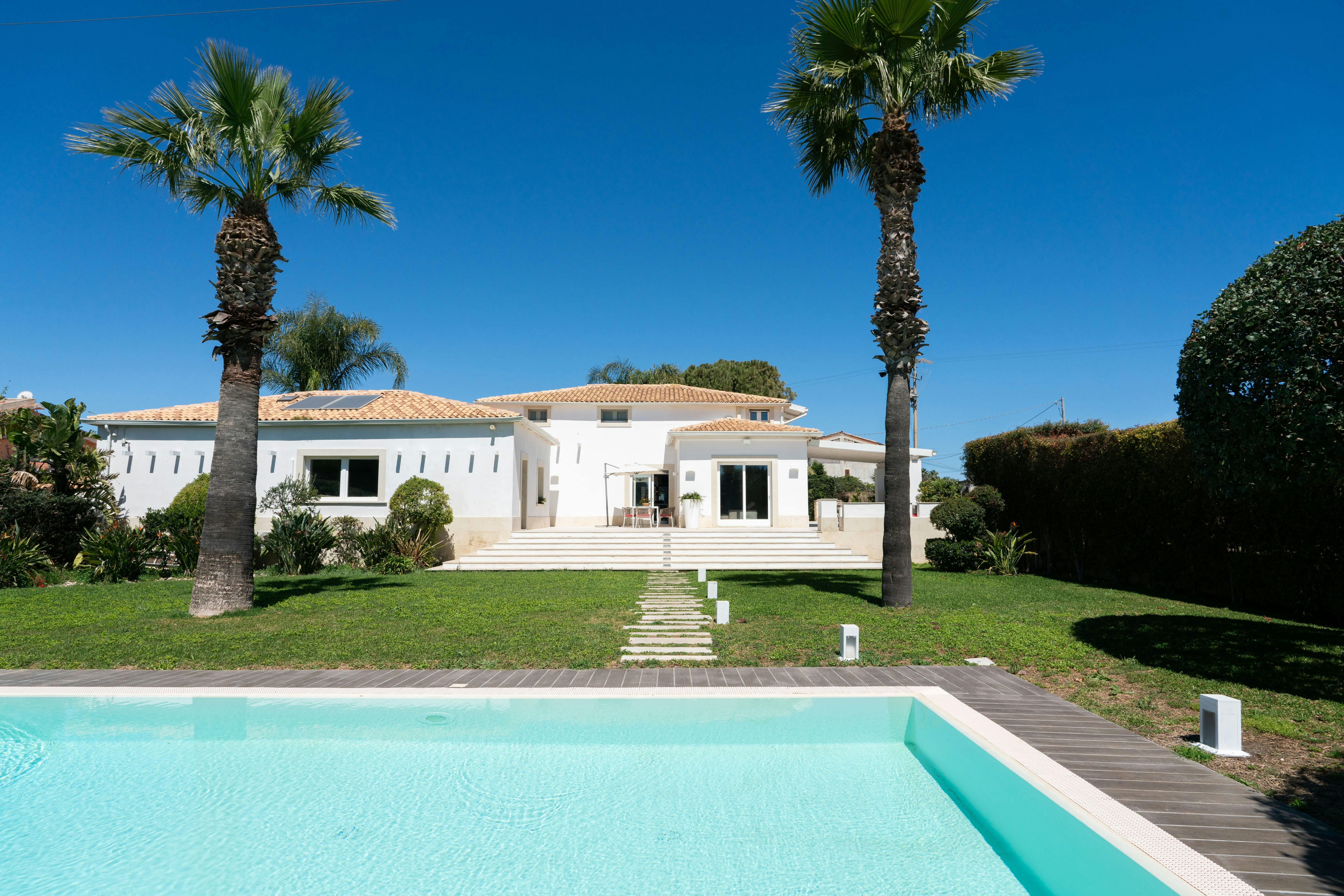 Villa Plemmirio Syracuse: Luxury 4-Bedroom Villa with Seaview and Pool, Syracuse