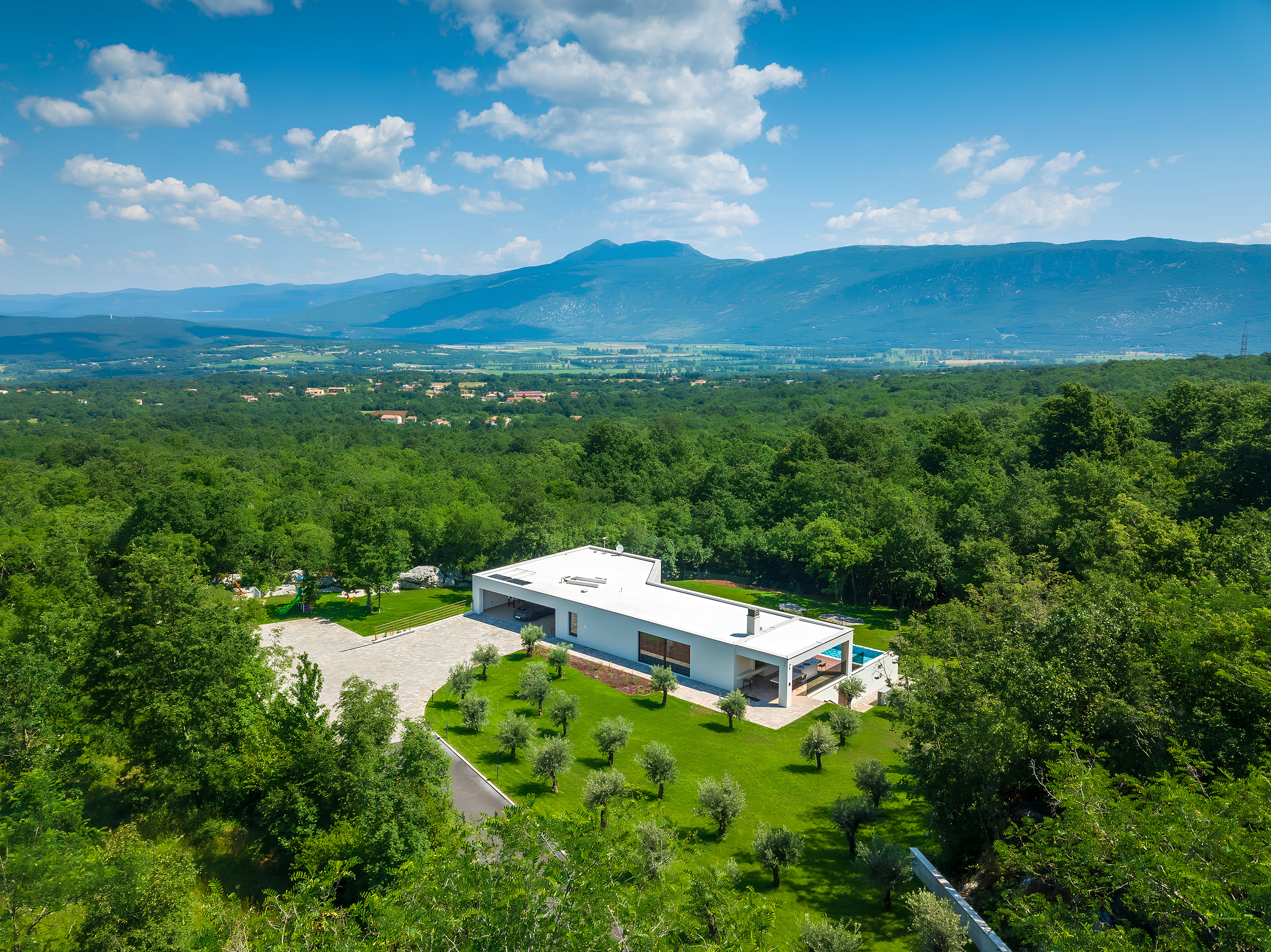 Villa Plomin Labin: Luxury 4-Bedroom Villa with Pool and Seaviews, Istria