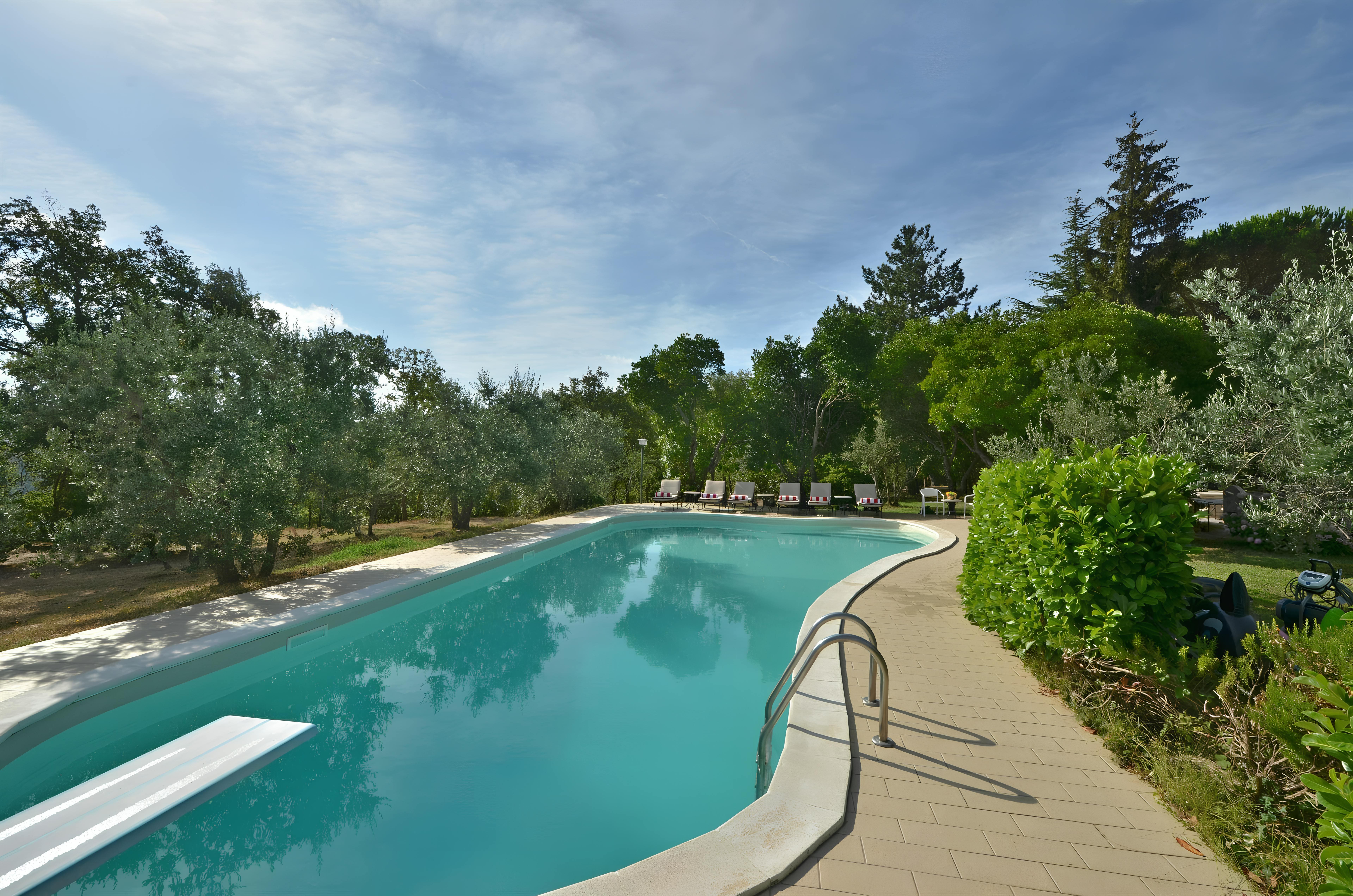 Villa Poggio Arezzo Val di Chiana 2: Spacious 5-Bedroom Villa with Pool and Tennis Court, Tuscany