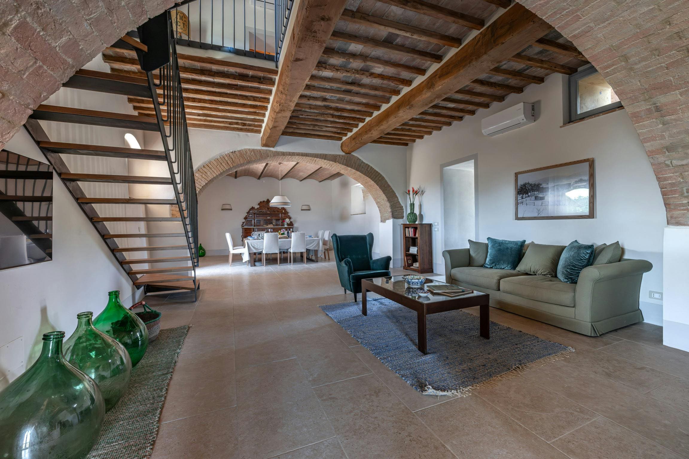 Villa Poggio Montalcino: Luxury 7-Bedroom Villa with Pool, Siena Province