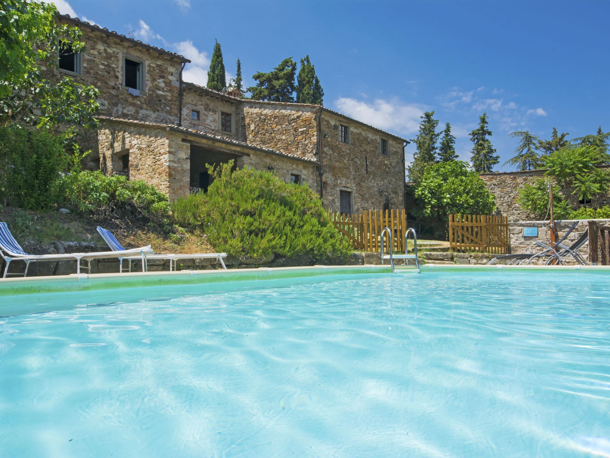Villa Poggio Radda Radda in Chianti: Stunning 7-Bedroom Farmhouse with Private Pool and Gardens in Tuscany’s Heart