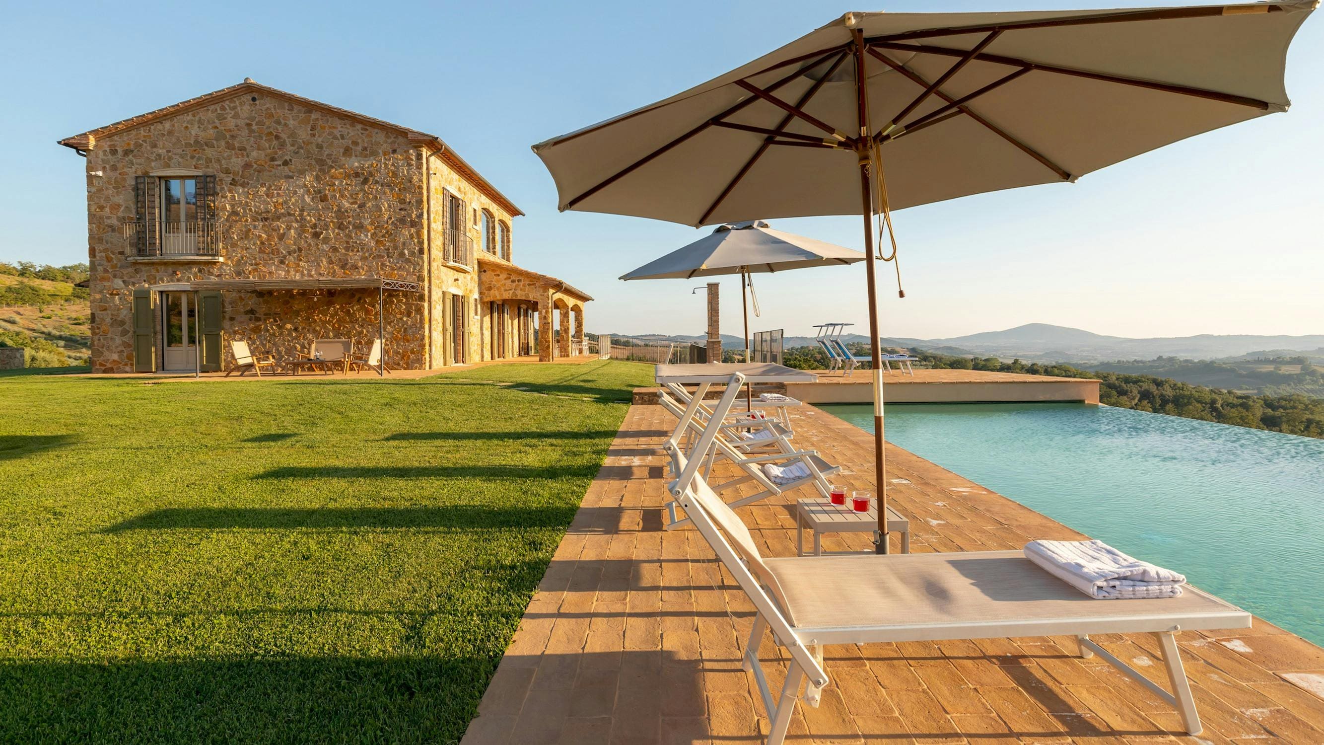 Villa Poggio Saturnia: Luxury 4-Bedroom Villa with Infinity Pool, Tuscany South