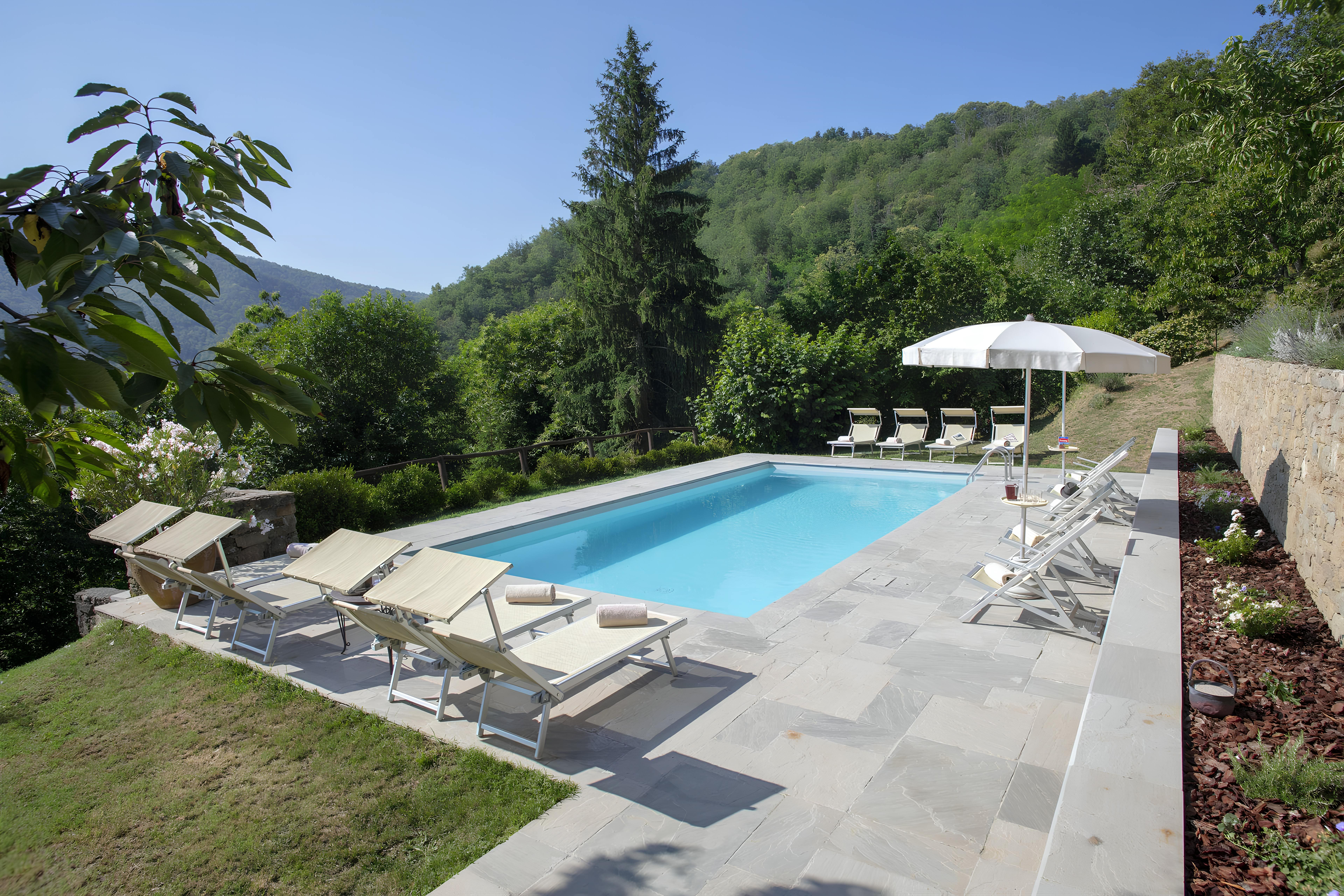Villa Poggio Tuscany: Elegant 6-Bedroom Villa with Pool in Tuscany