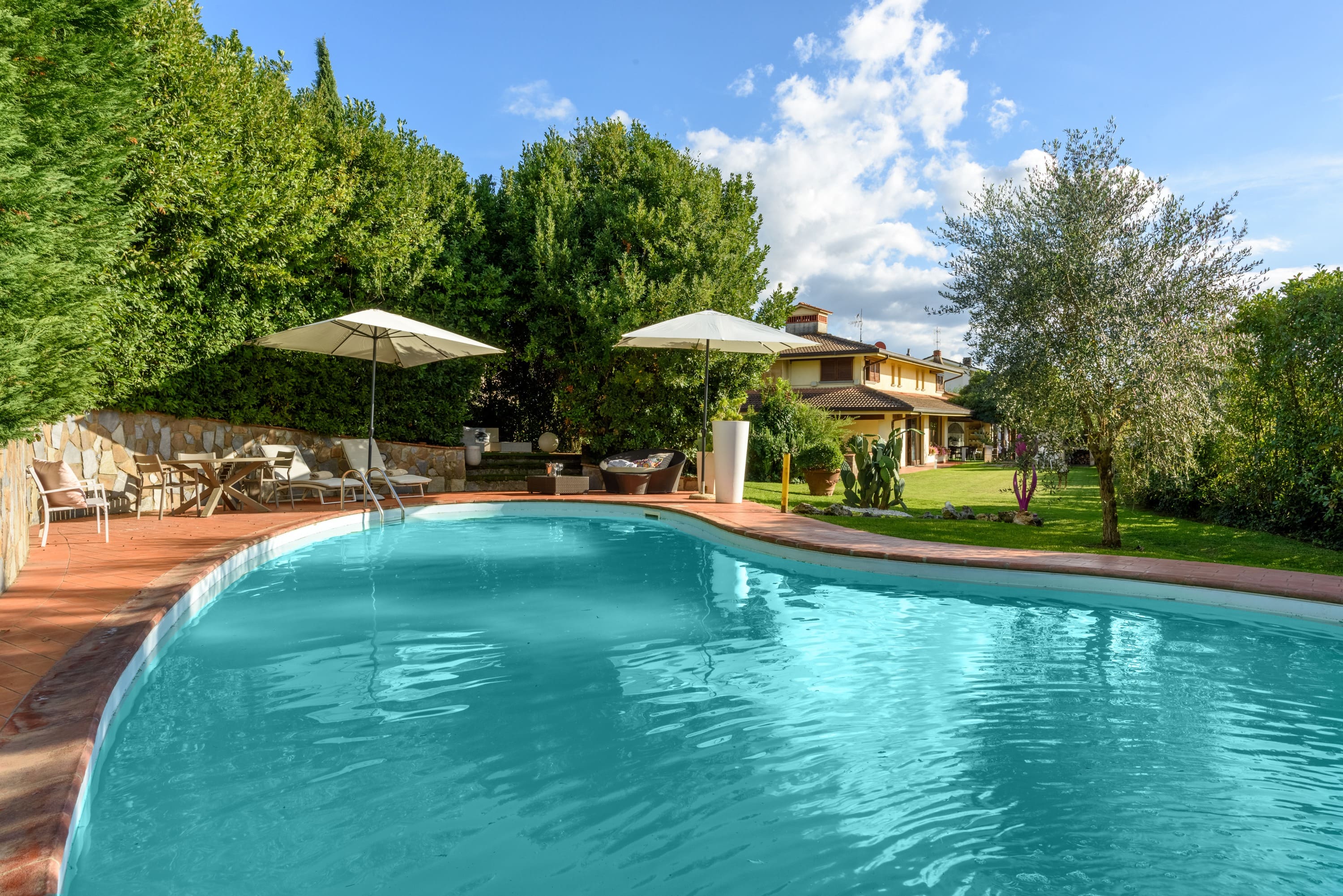 Villa Poggione Loro: Luxury 4-Bedroom Villa with Private Pool in Tuscany, Loro Ciuffenna