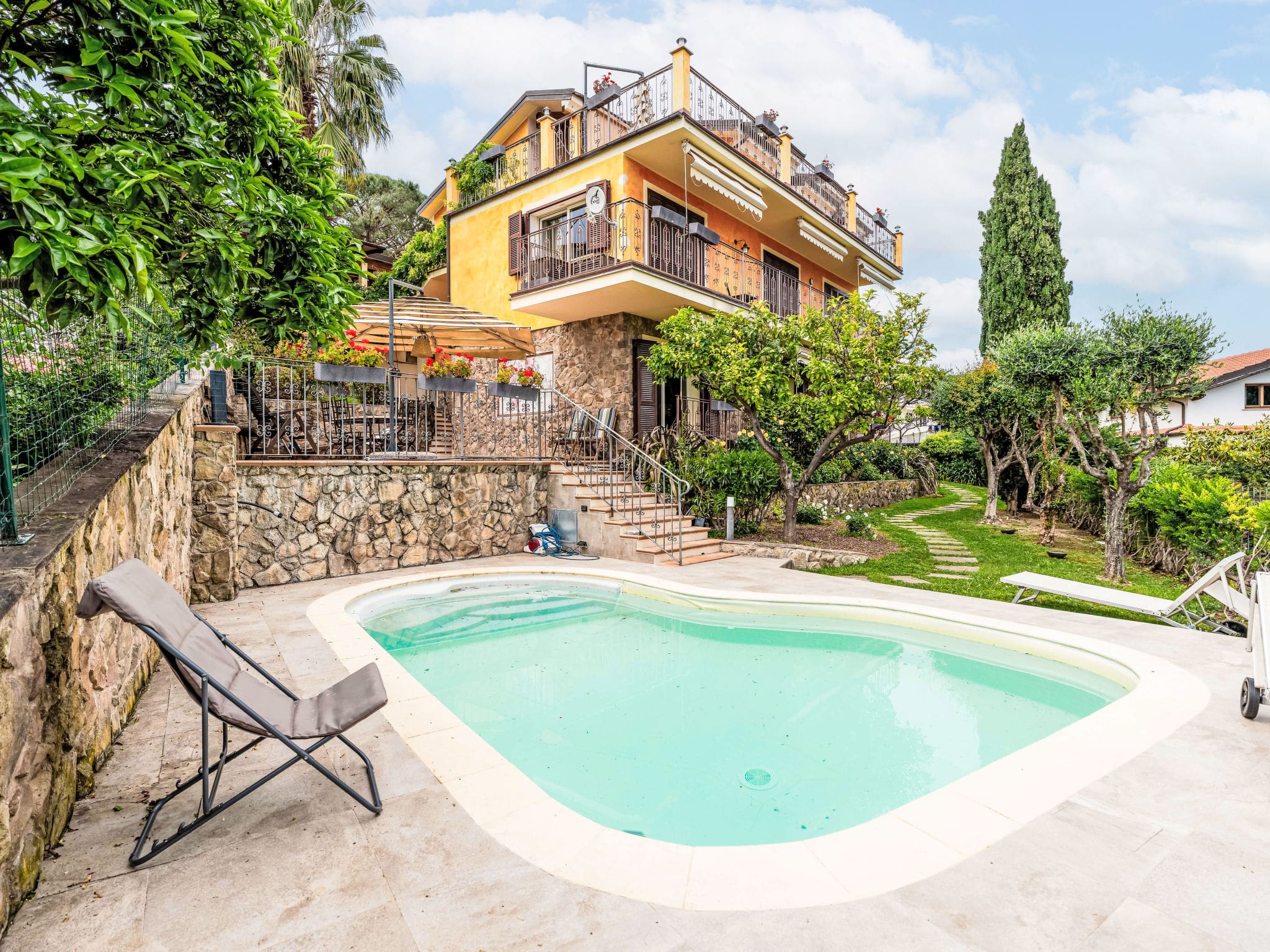 Villa Ponente Borghetto: Stunning 2-Bedroom Mediterranean Villa with Sea Views and Shared Pool on the Italian Riviera