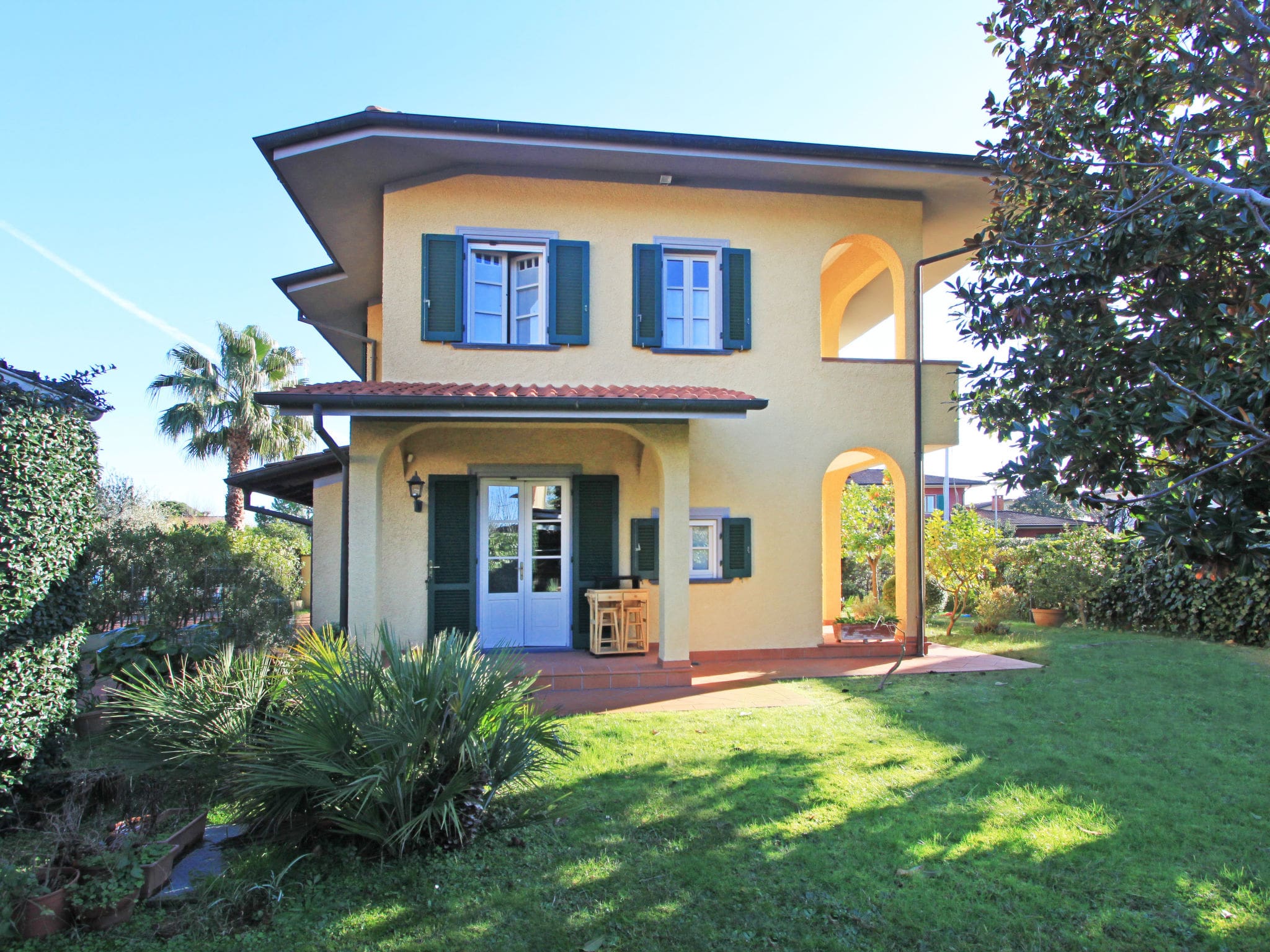 Villa Ponente Forte: Elegant 4-Bedroom Family Villa with Private Garden Near Beach in Versilia Tuscany