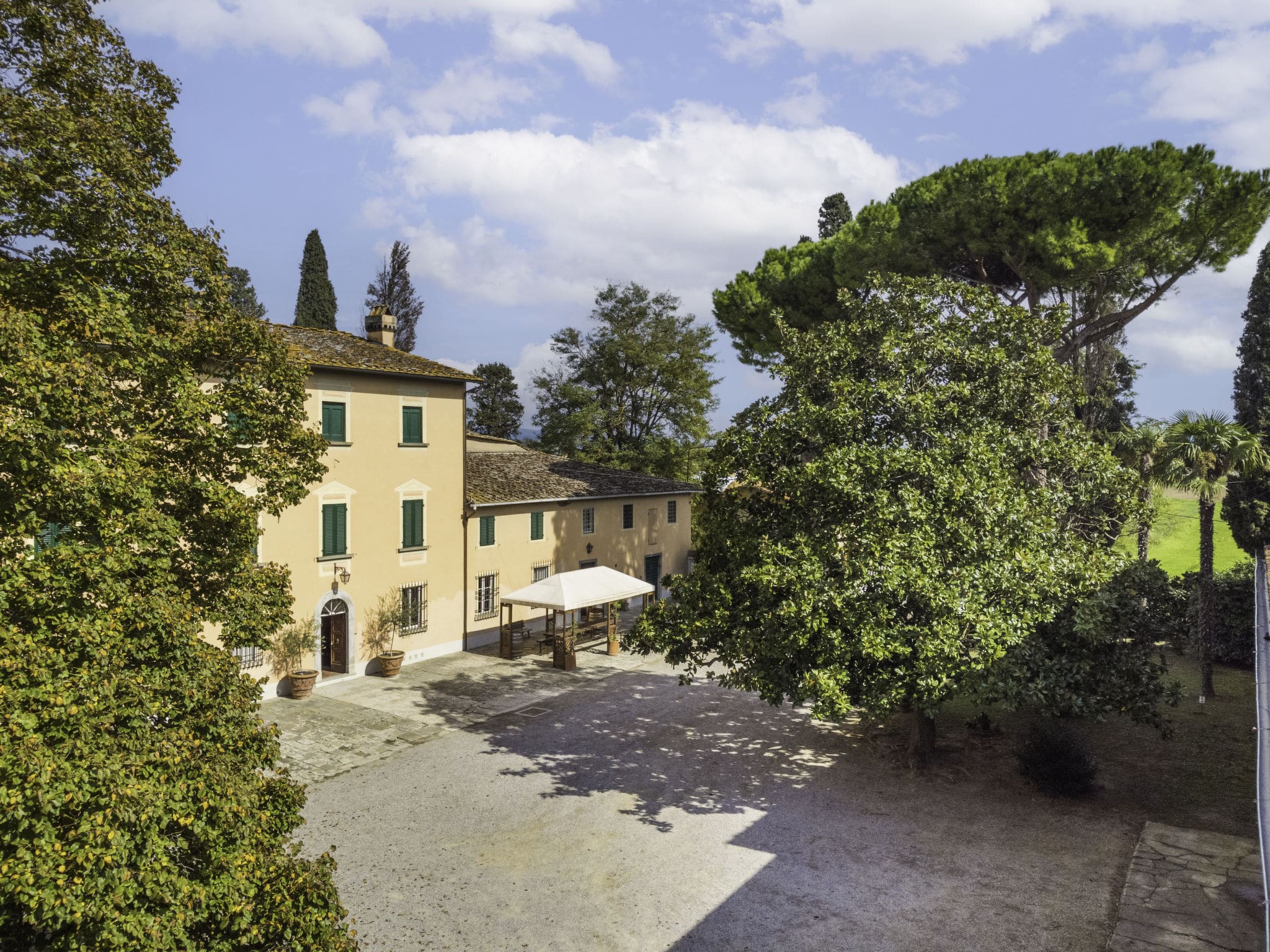 Villa Ponente San Miniato: Spectacular 10-Bedroom Historic Estate with Private Pool Sleeping 20 Guests in Tuscan Countryside