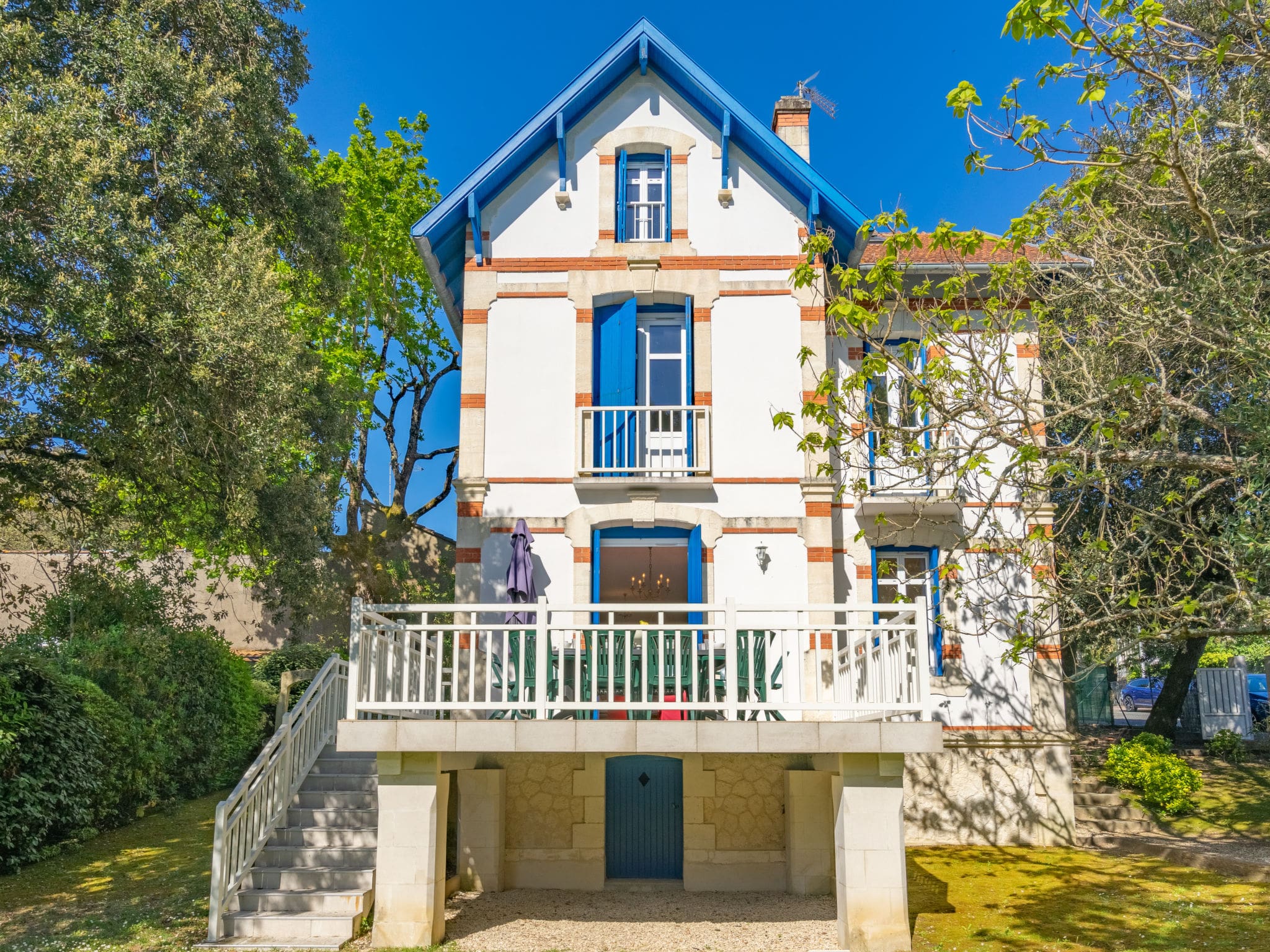 Villa Pontaillac Palais: Elegant 5-Bedroom Family Villa Near Beach in Charente-Maritime France