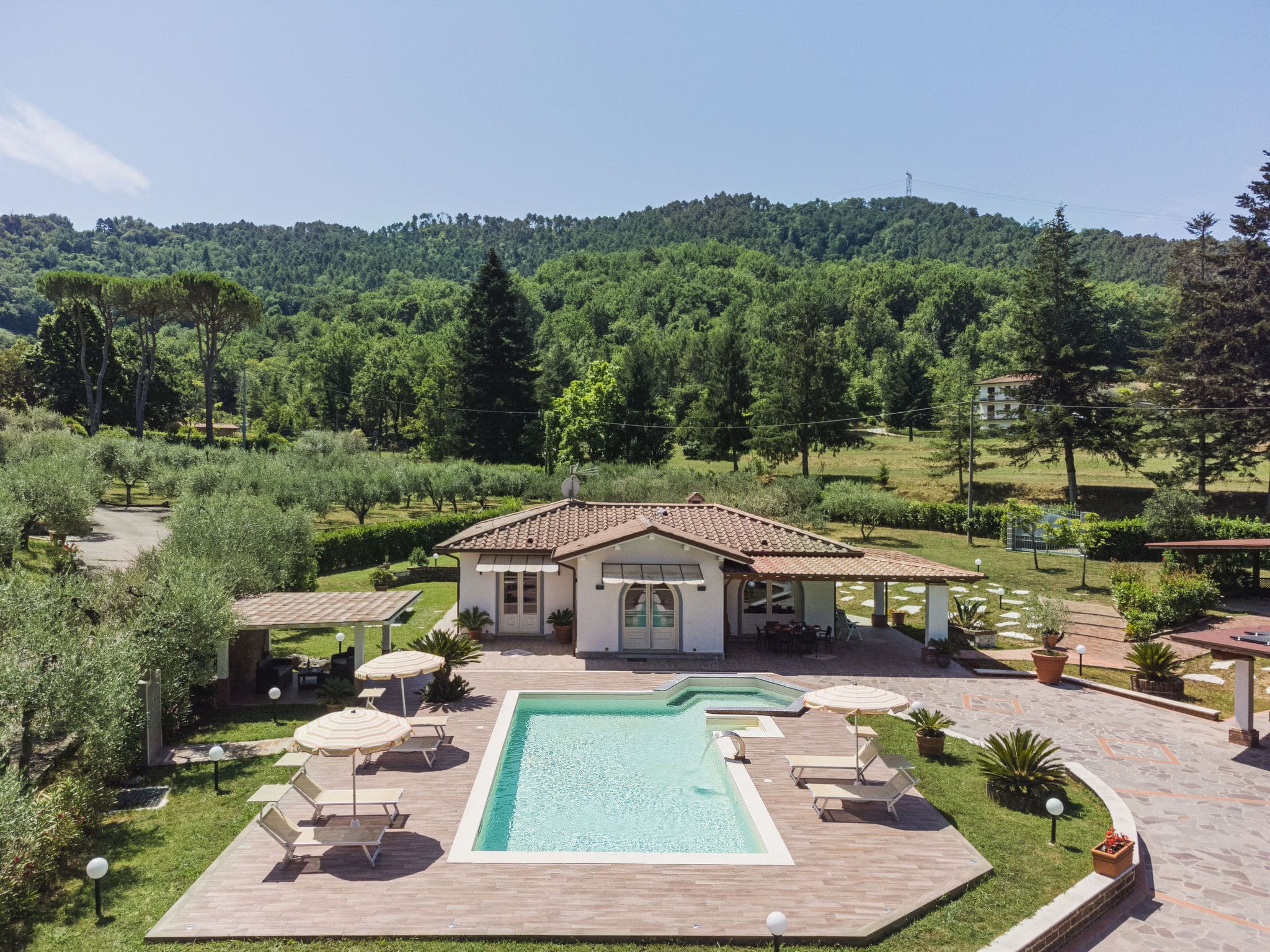 Villa Pontemazzori Camaiore: Stunning 3-Bedroom Private Pool Villa with Spa Features in Tuscany
