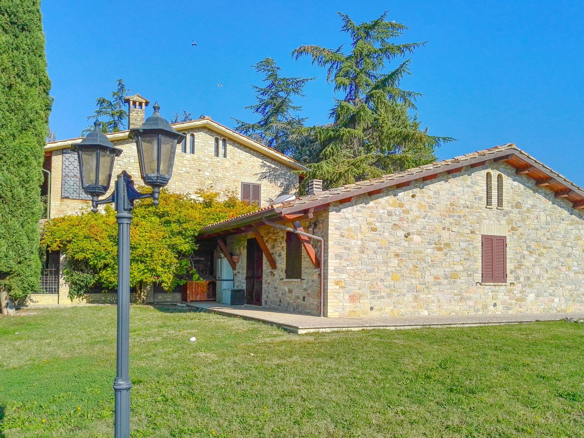 Villa Porziuncola Assisi: Historic 6-Bedroom Farmhouse with Private Pool and Gardens in Umbrian Countryside