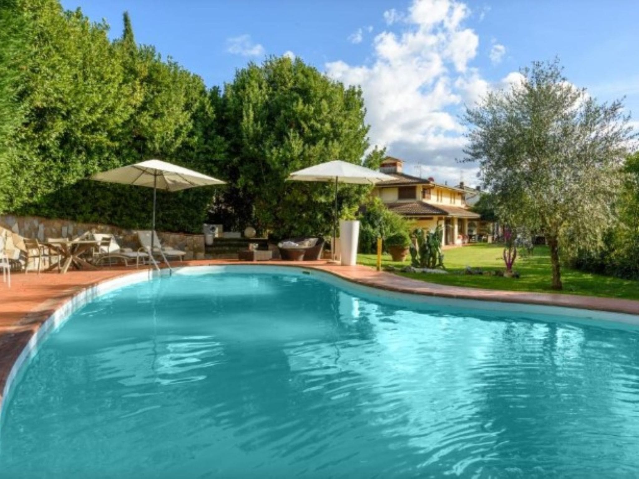 Villa Pratomagno Terranuova: Spectacular 4-Bedroom Tuscan Villa with Private Pool and Fitness Facilities in Terranuova Bracciolini