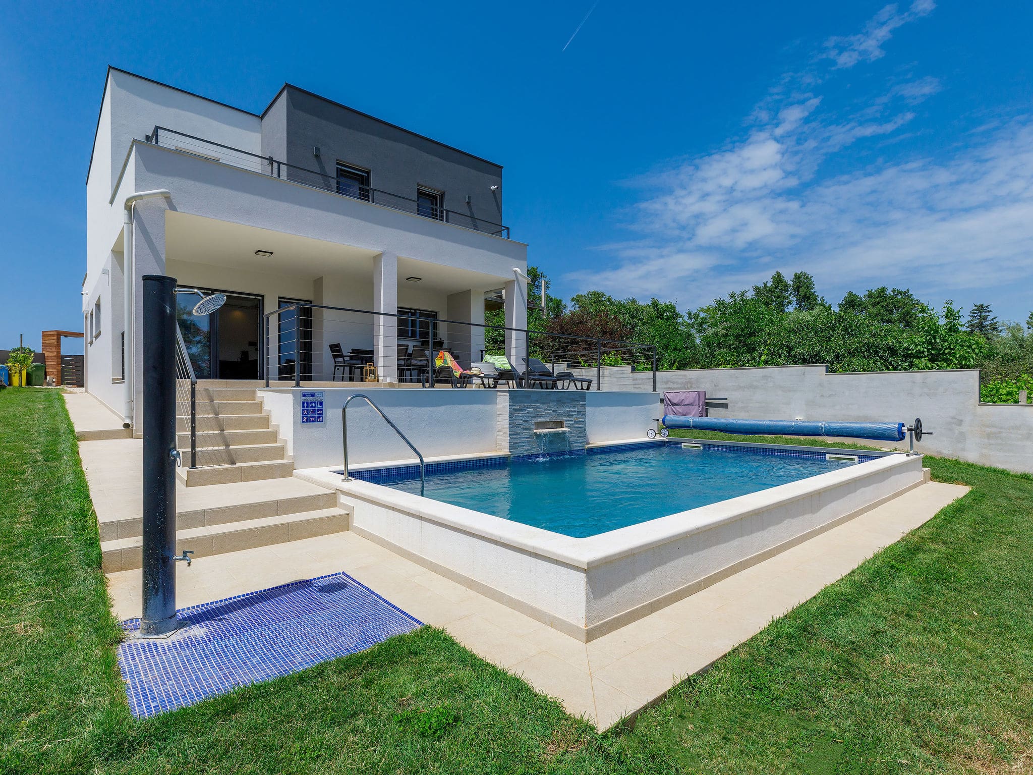 Villa Premantura Medulin: Stunning 4-Bedroom Villa with Heated Swimming Pool and Private Garden in Istria