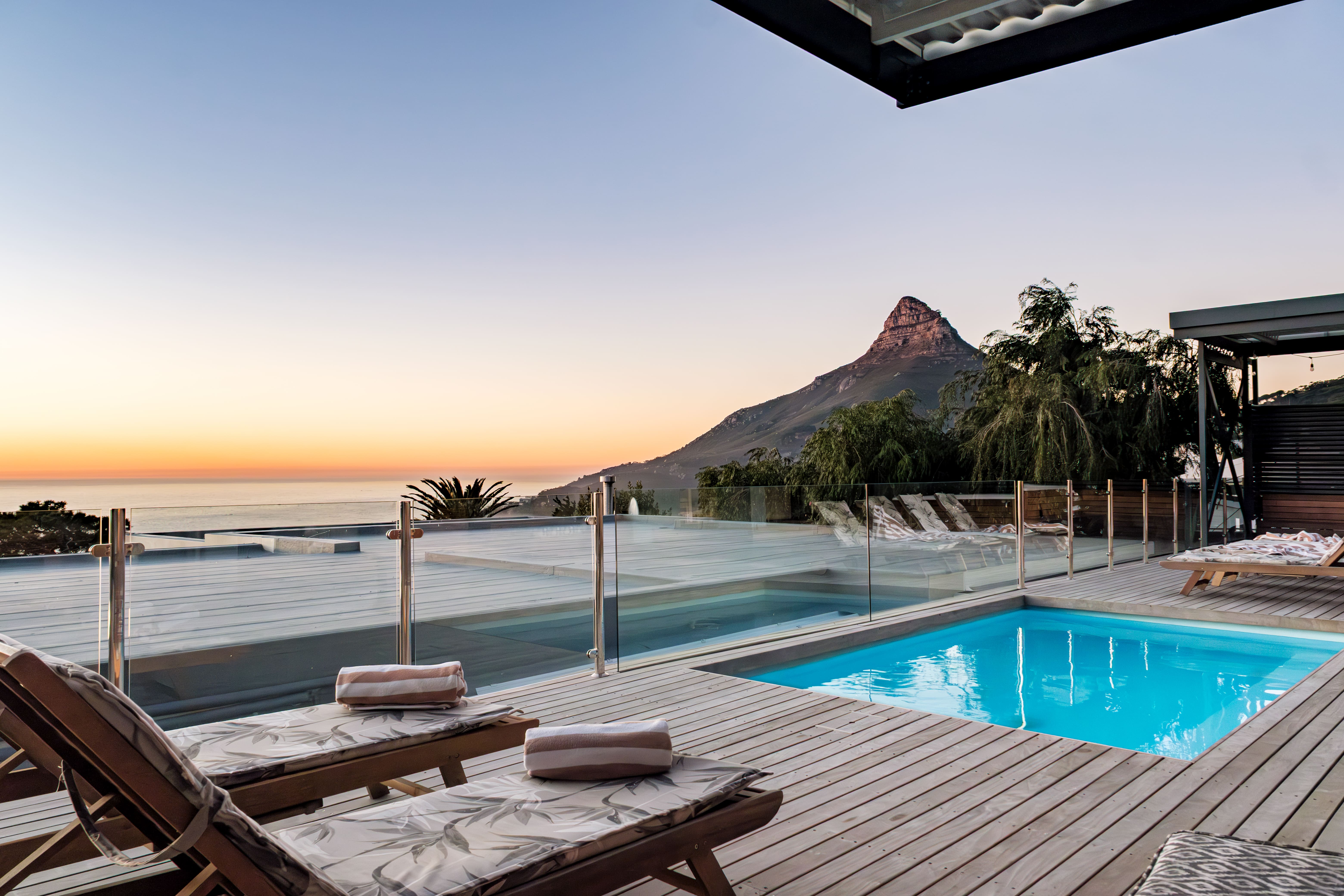 Villa Protea Camps Bay: Spacious 7-Bedroom Apartment with Seaview and Pool, Camps Bay