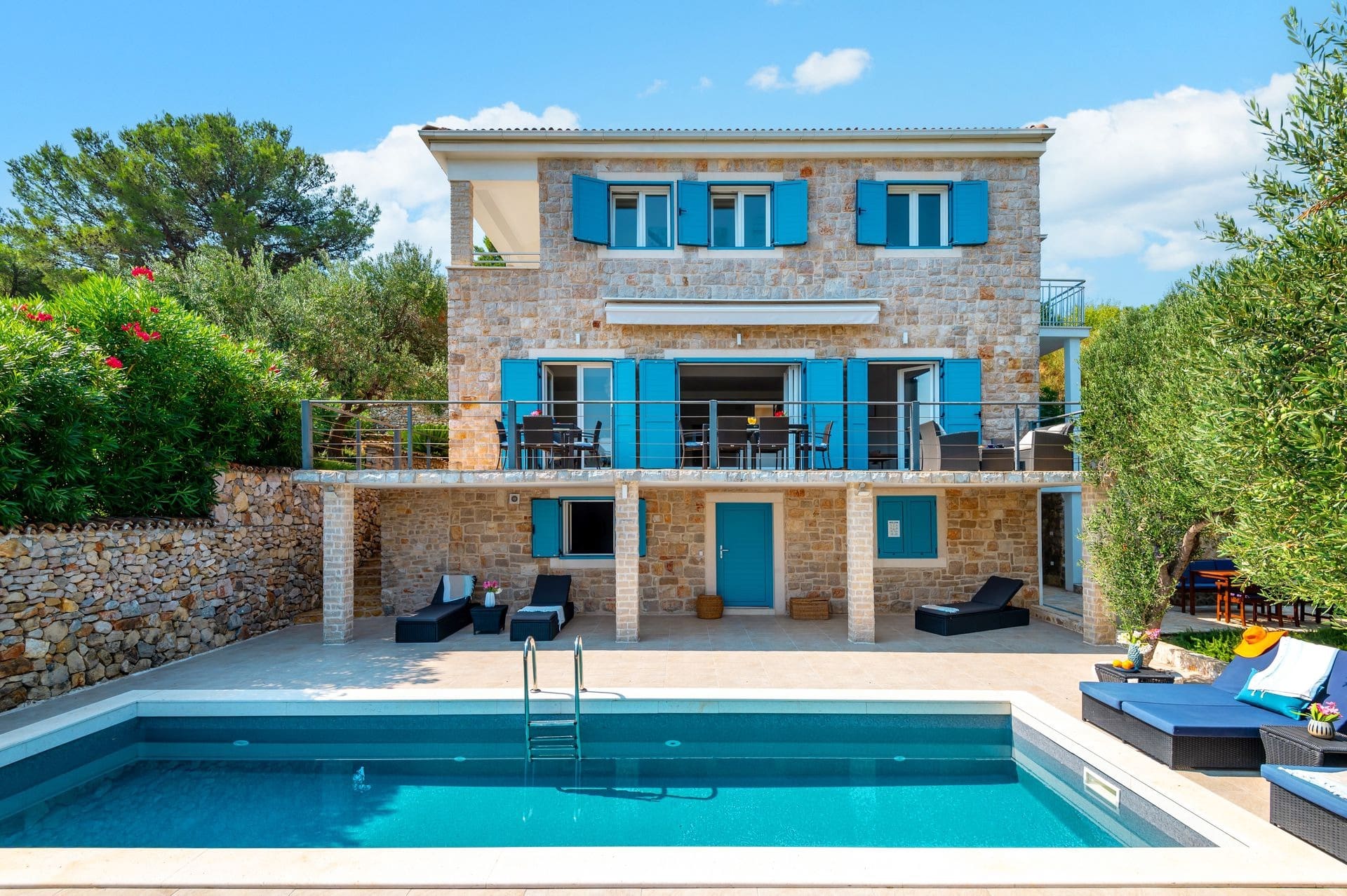 Villa Prvić Luka: Elegant 5-Bedroom Villa with Pool and Seaviews, Šibenik-Knin County