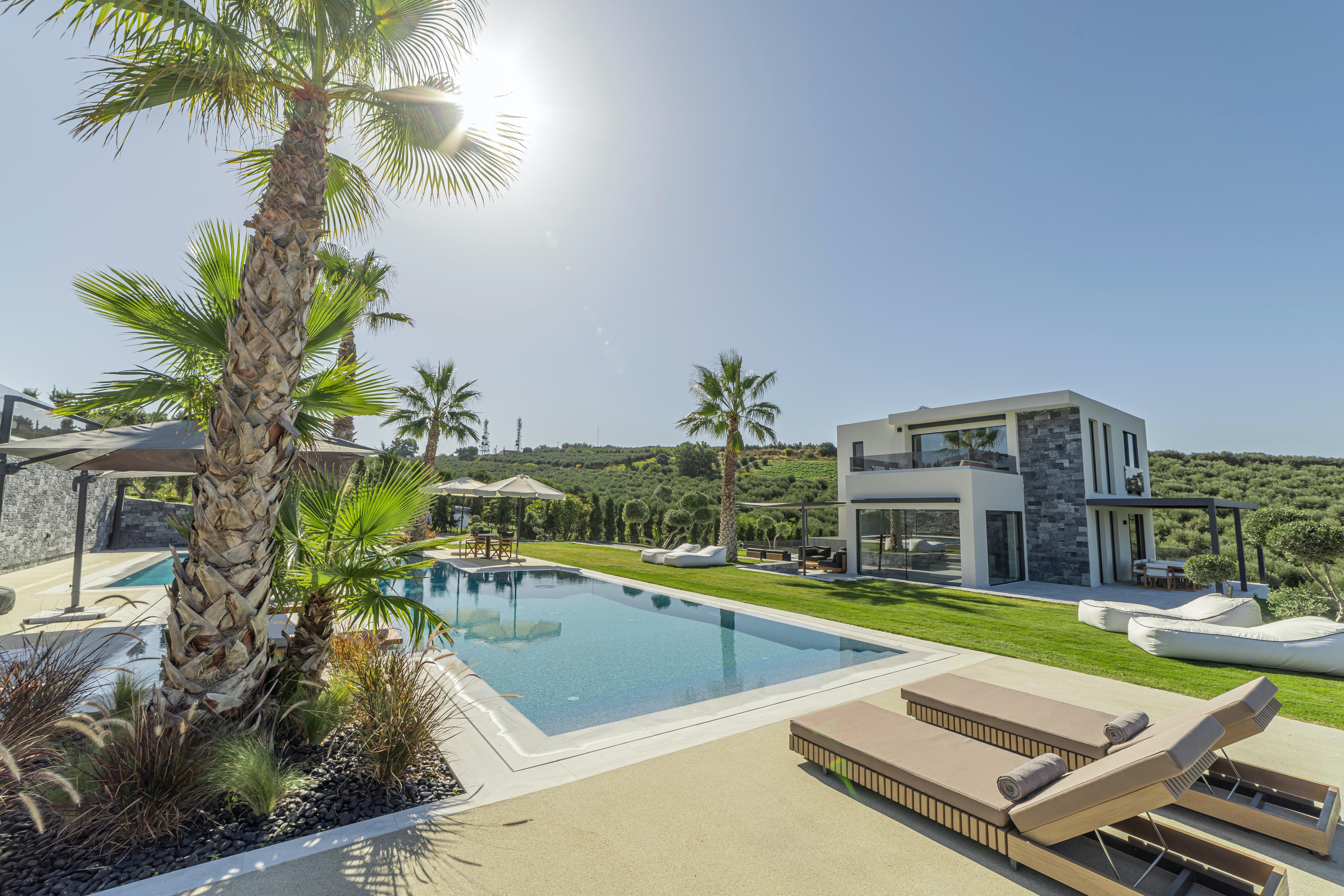 Villa Psiloritis Heraklion Heraklion Town: Spacious 6-Bedroom Luxury Villa with Tennis Court and Pool, Heraklion