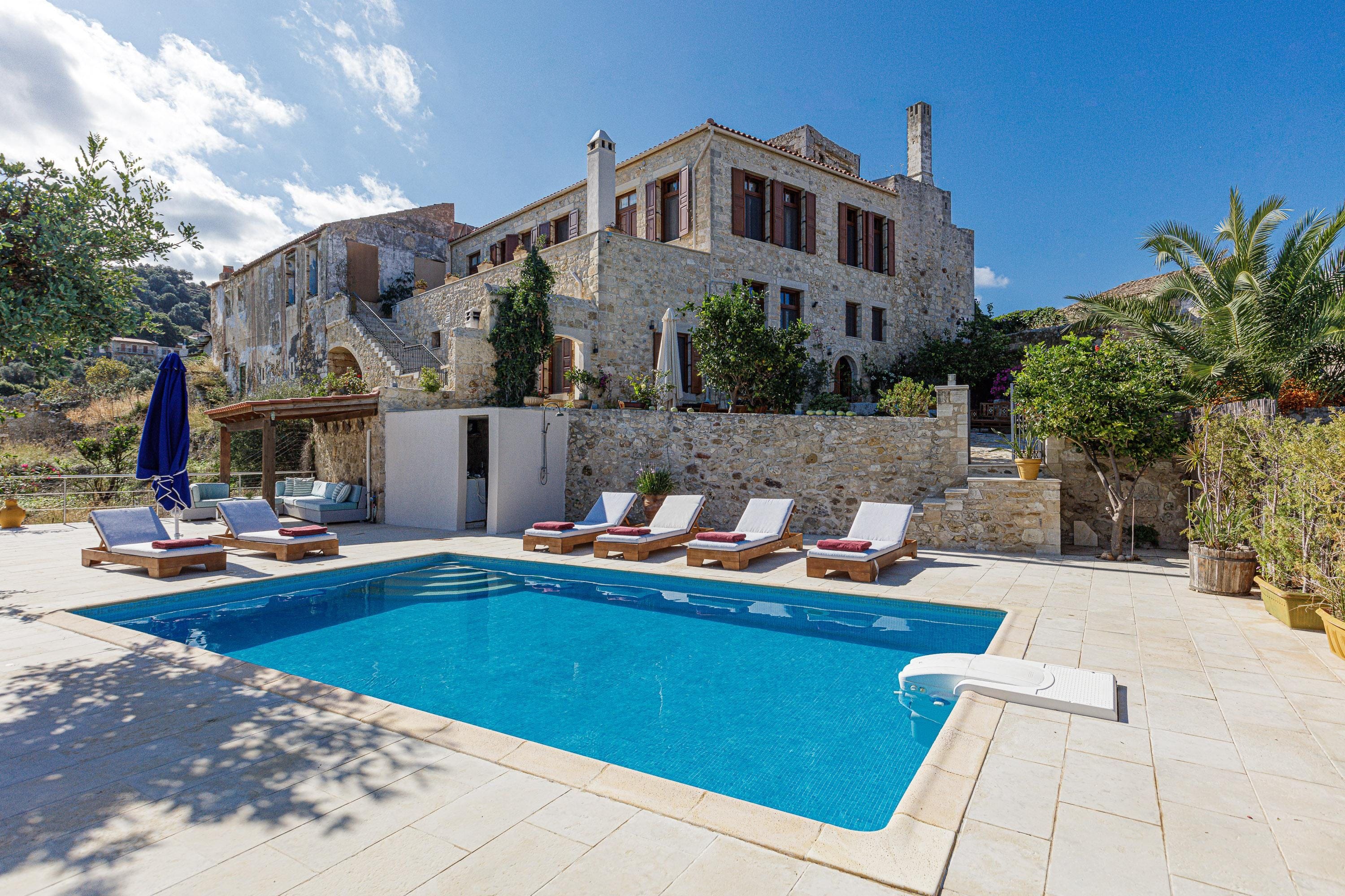 Villa Psiloritis Rethymnon: Spacious 4-Bedroom Apartment with Seaview and Pool, Rethymnon