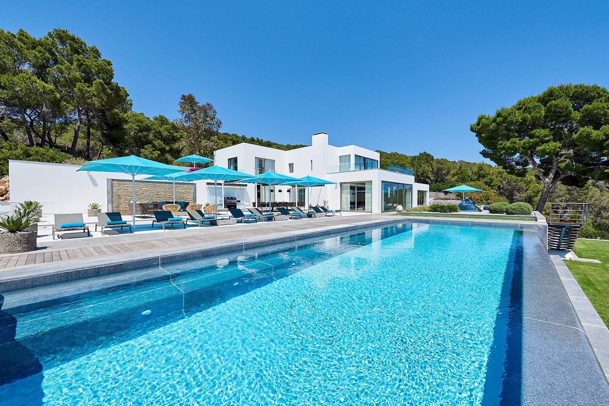 Villa Puig SanJosé: Exclusive 6-Bedroom Villa with Infinity Pool, Ibiza