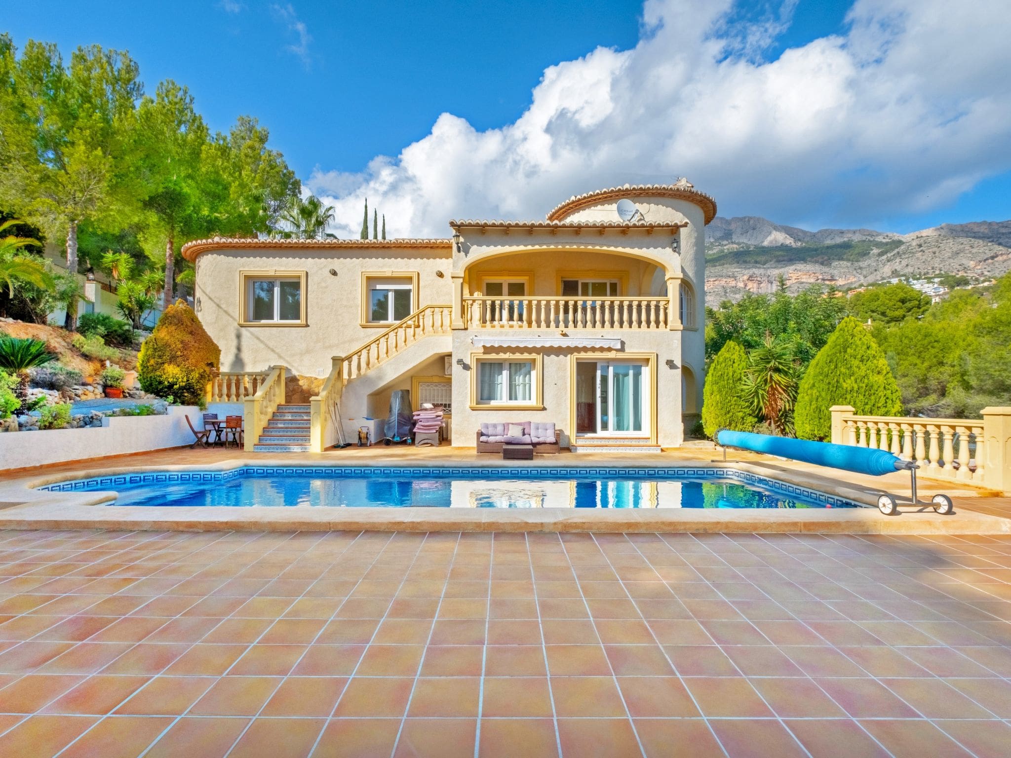 Villa Puigcampana Altea: Spacious 4-Bedroom Family Villa with Private Pool Tennis Court and Mountain Views