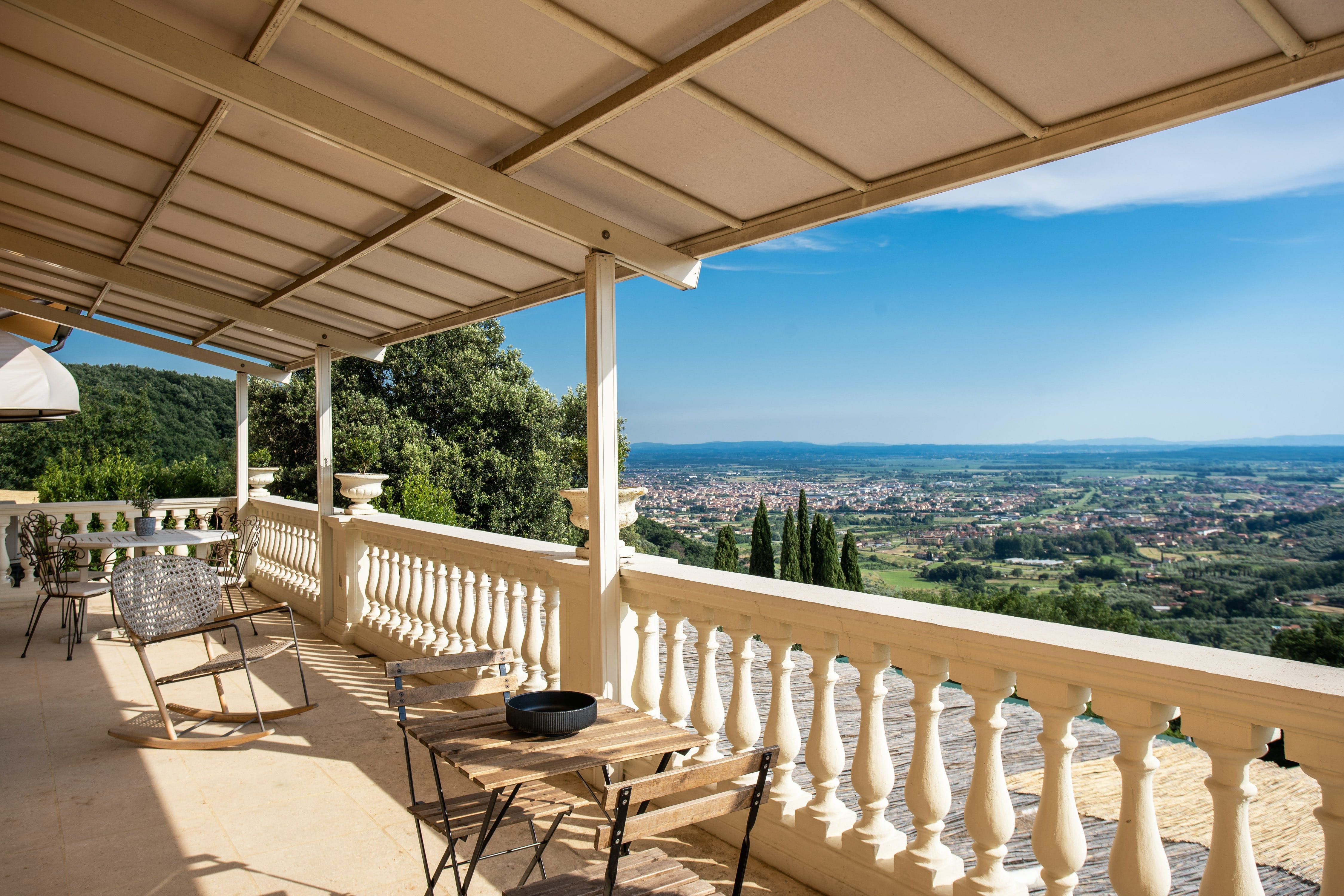 Villa Quercetana Pistoia: Luxury 6-Bedroom Villa with Pool and Countryside Views, Tuscany