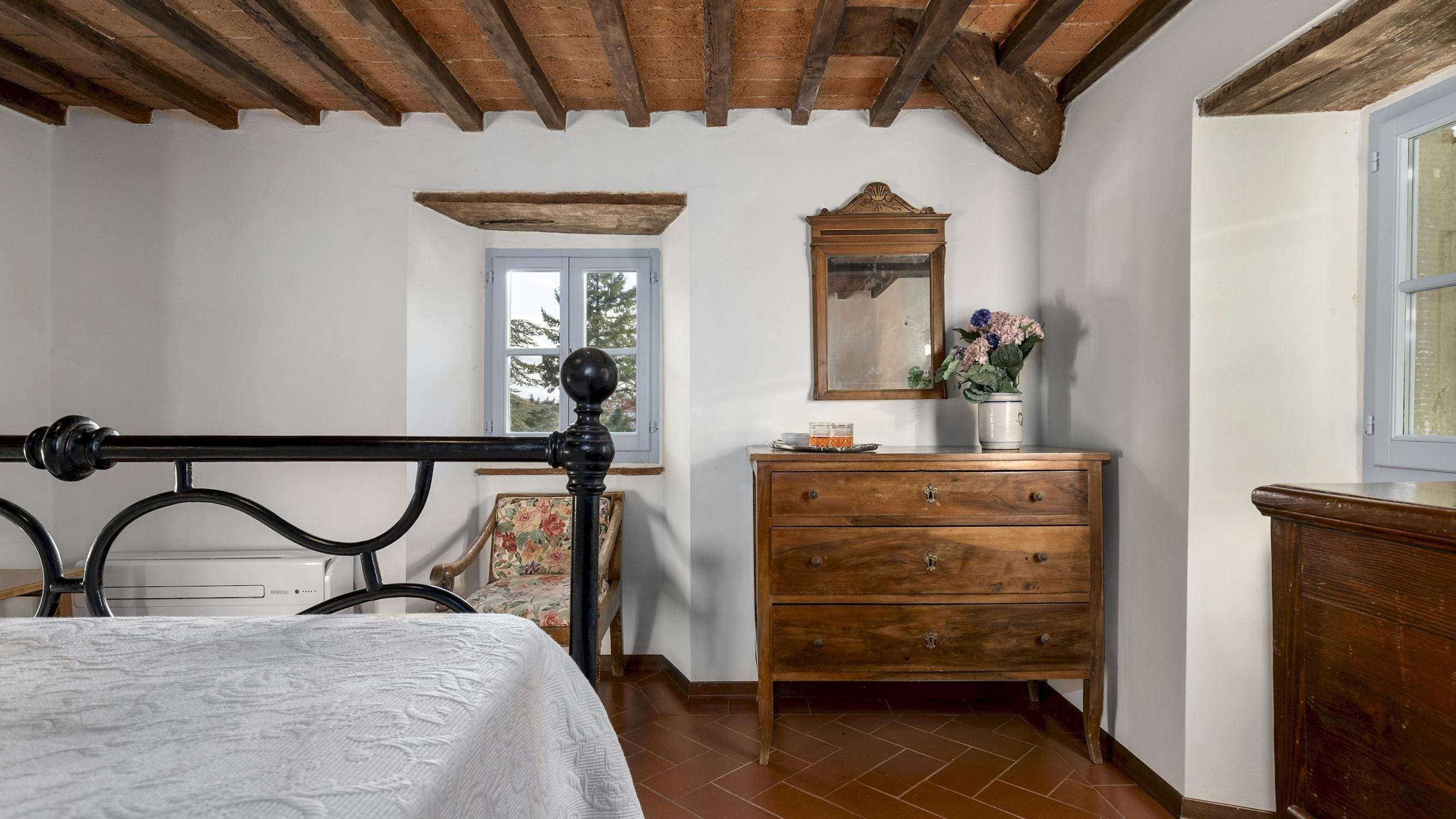 Villa Quercia Cortona: Exquisite 6-Bedroom Villa with Pool and Scenic Views, Cortona