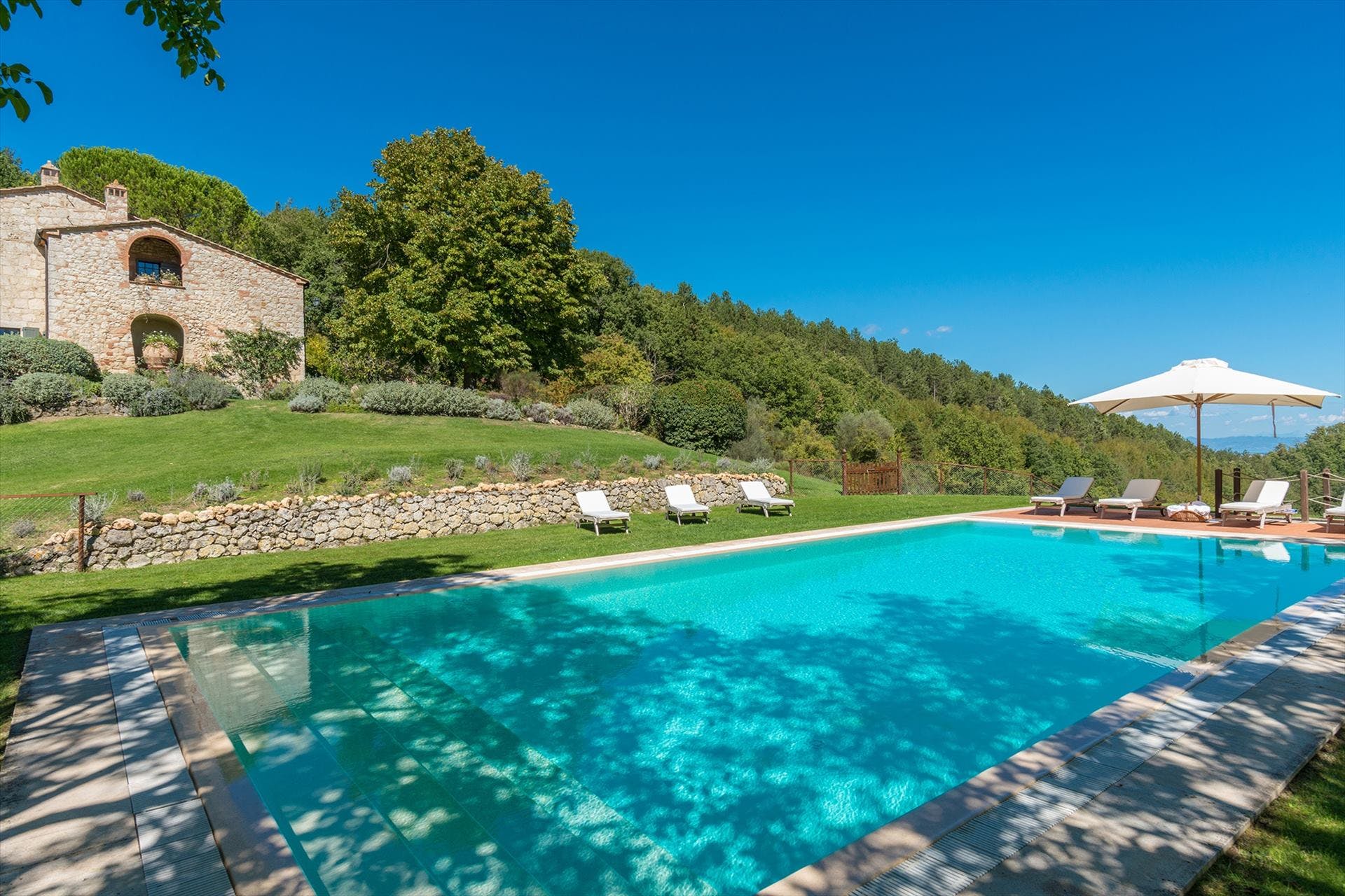 Villa Quercia Sarteano: Luxury 5-Bedroom Apartment with Pool and Scenic Views, Tuscany