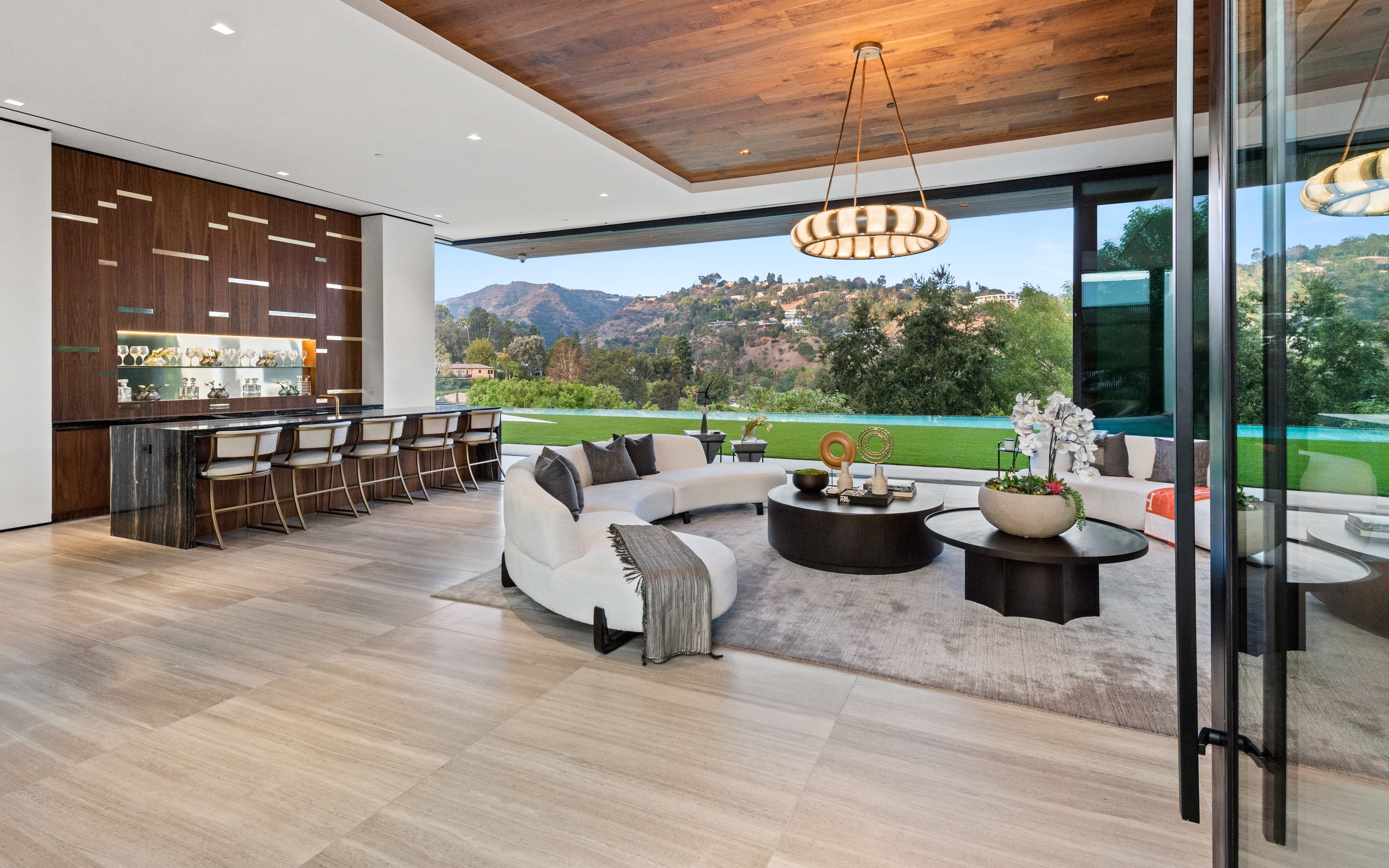 Villa Quercus Beverly: Luxury 6-Bedroom Villa with Pool and Gym, Beverly Crest