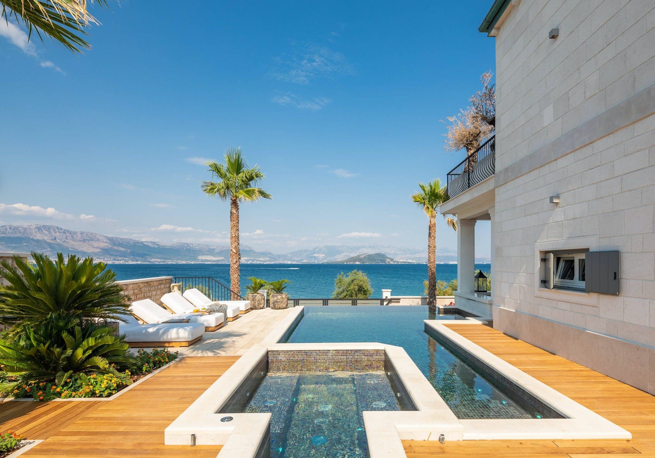Villa Riva Split: Spacious 5-Bedroom Luxury Apartment with Seaview and Pool, Split