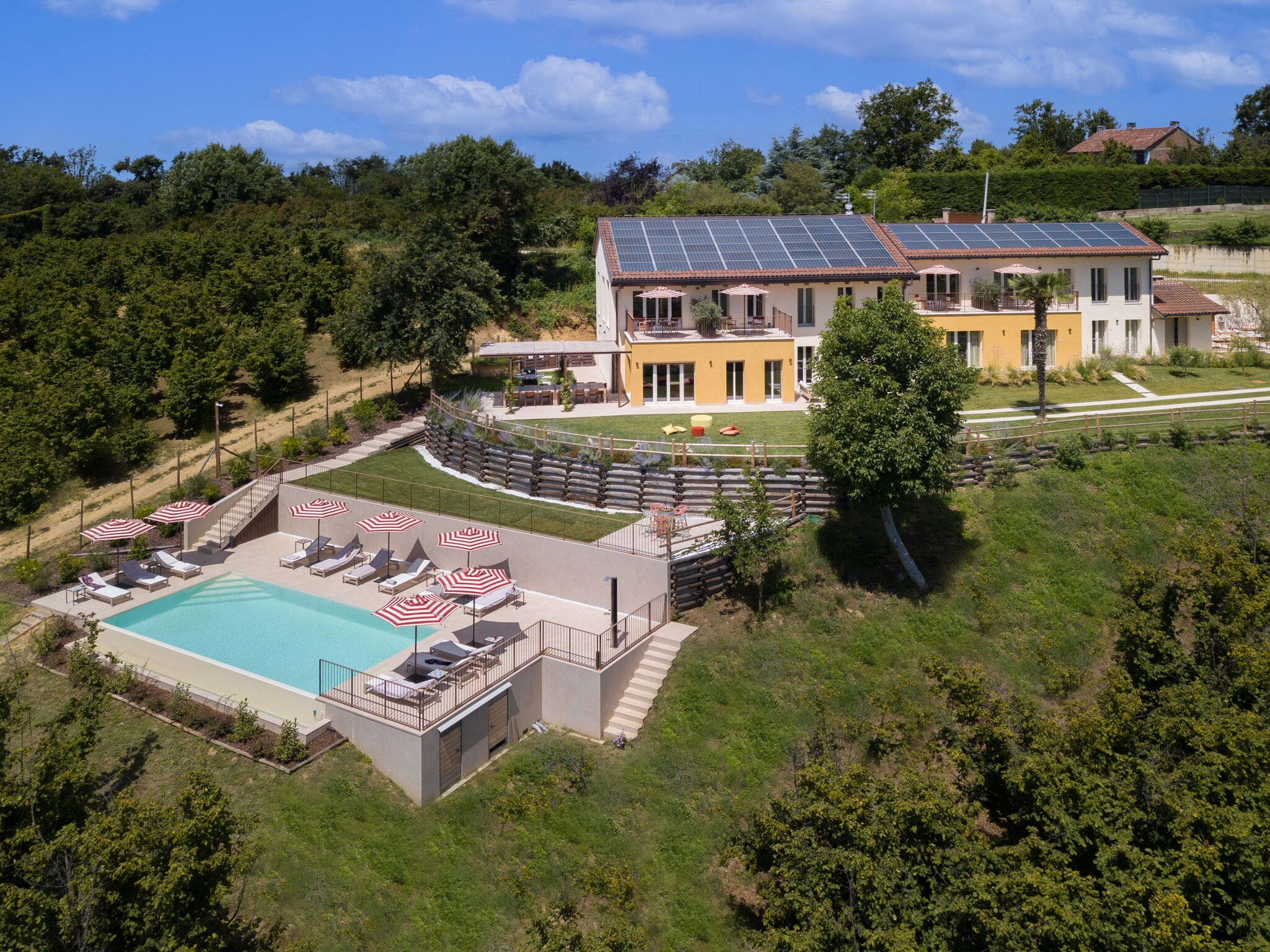 Villa Rocche Monteu: Exclusive 10-Bedroom Villa with Pool and Tennis Court, Cuneo