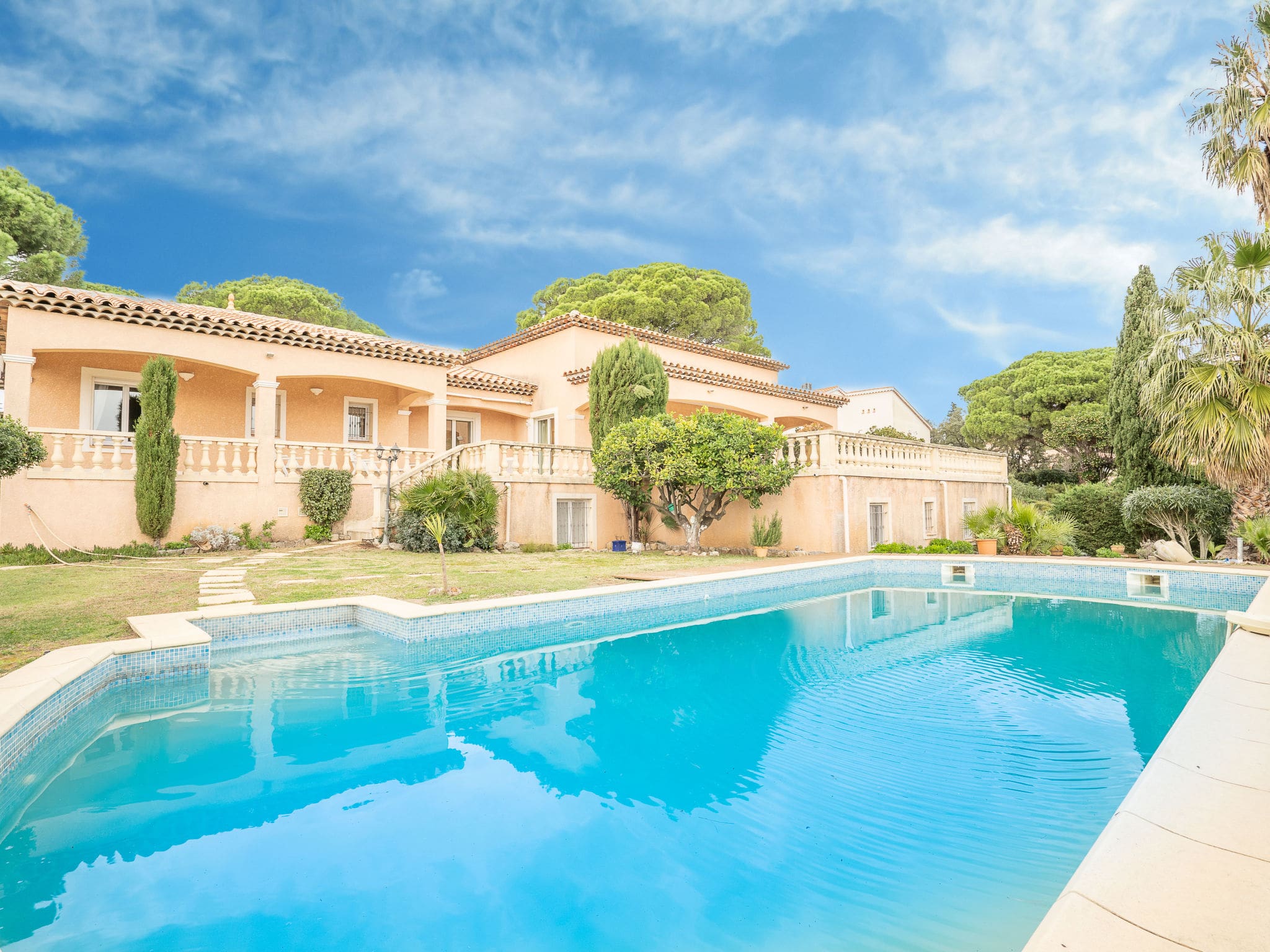 Villa Roquebrune Les Issambres: Stunning 4-Bedroom Luxury Villa with Private Pool and Sea Views in Provence-Alpes-Côte d’Azur