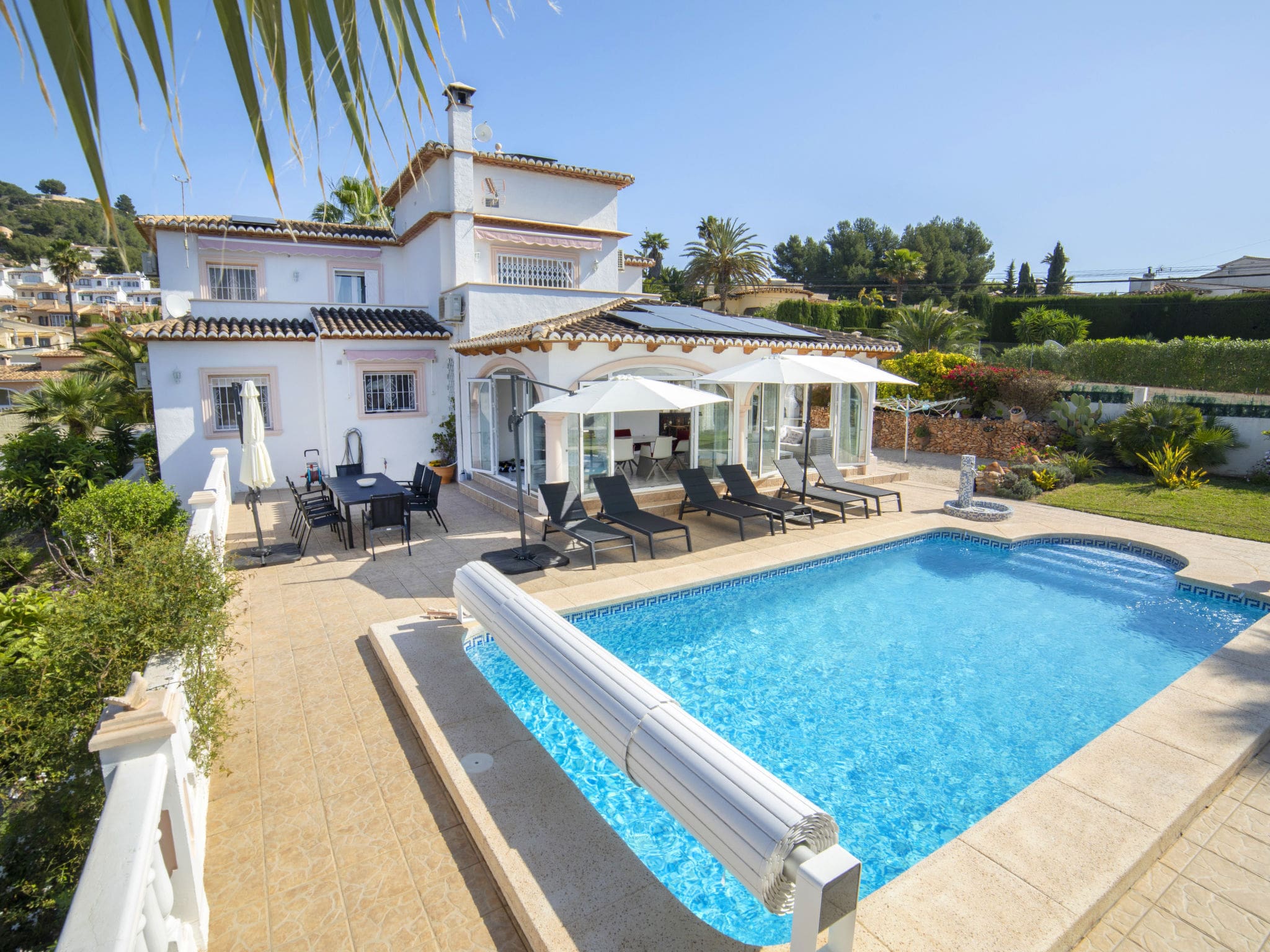 Villa Roquer Calpe: Spectacular 4-Bedroom Mediterranean Villa with Private Pool and Mountain Views