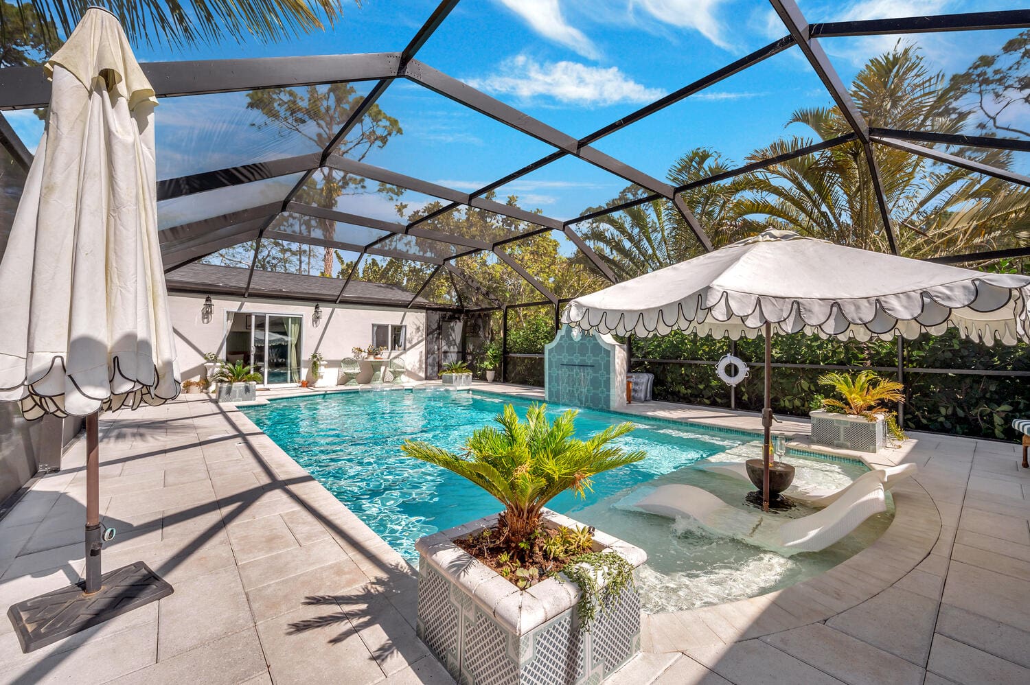 Villa Sabal Little Havana: Spacious 6-Bedroom Villa with Pool and Sauna, Little Havana