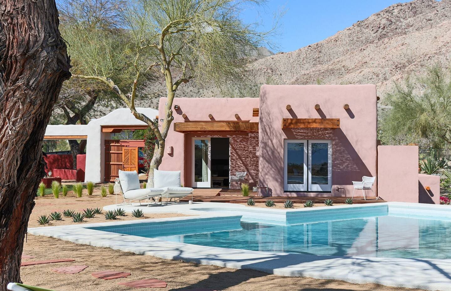 Villa Sabal Palm Desert: Elegant 5-Bedroom Luxury Villa with Swimming Pool, Palm Desert